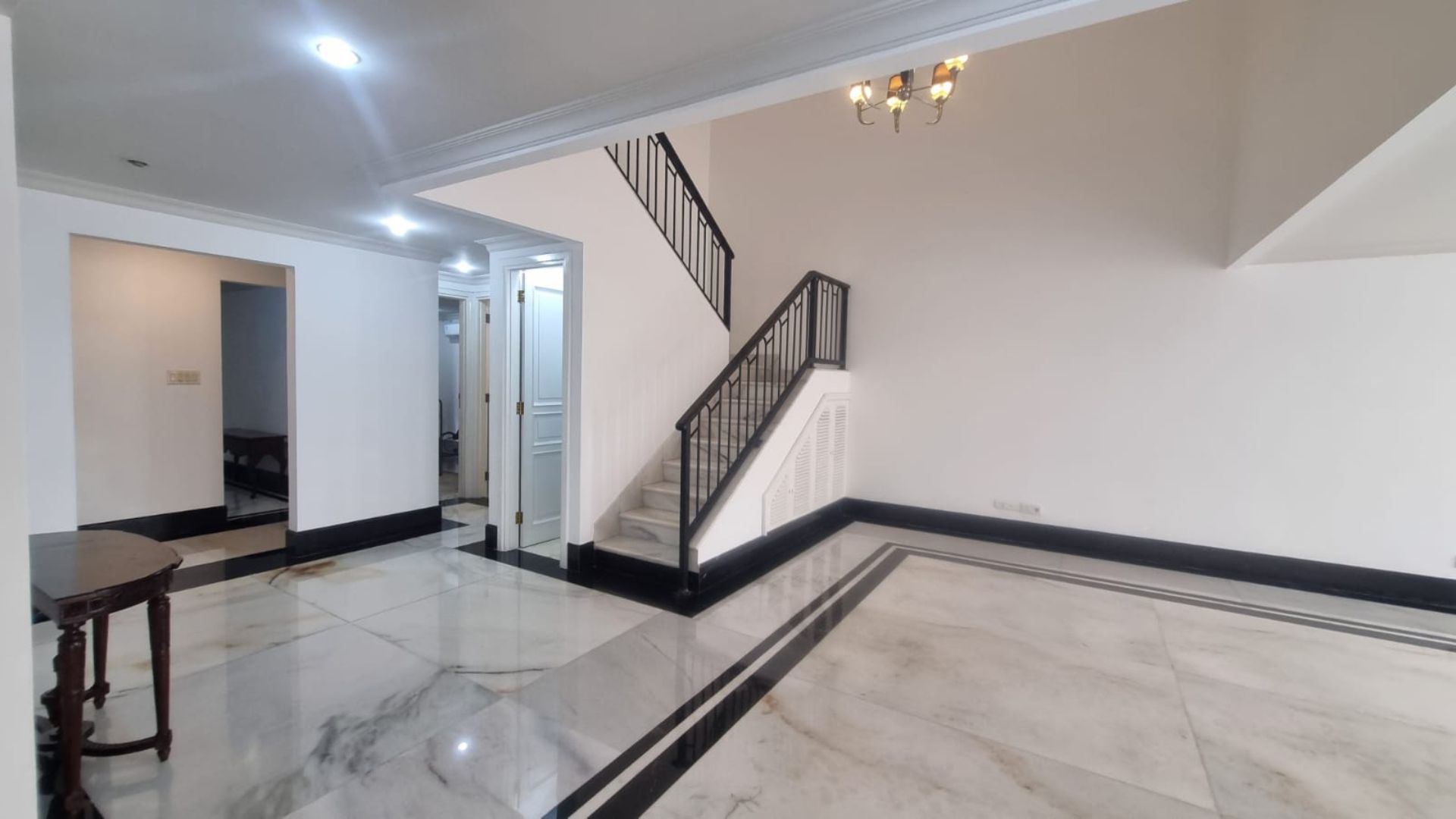 Distinguished 4BR Family Home – Kebayoran Baru