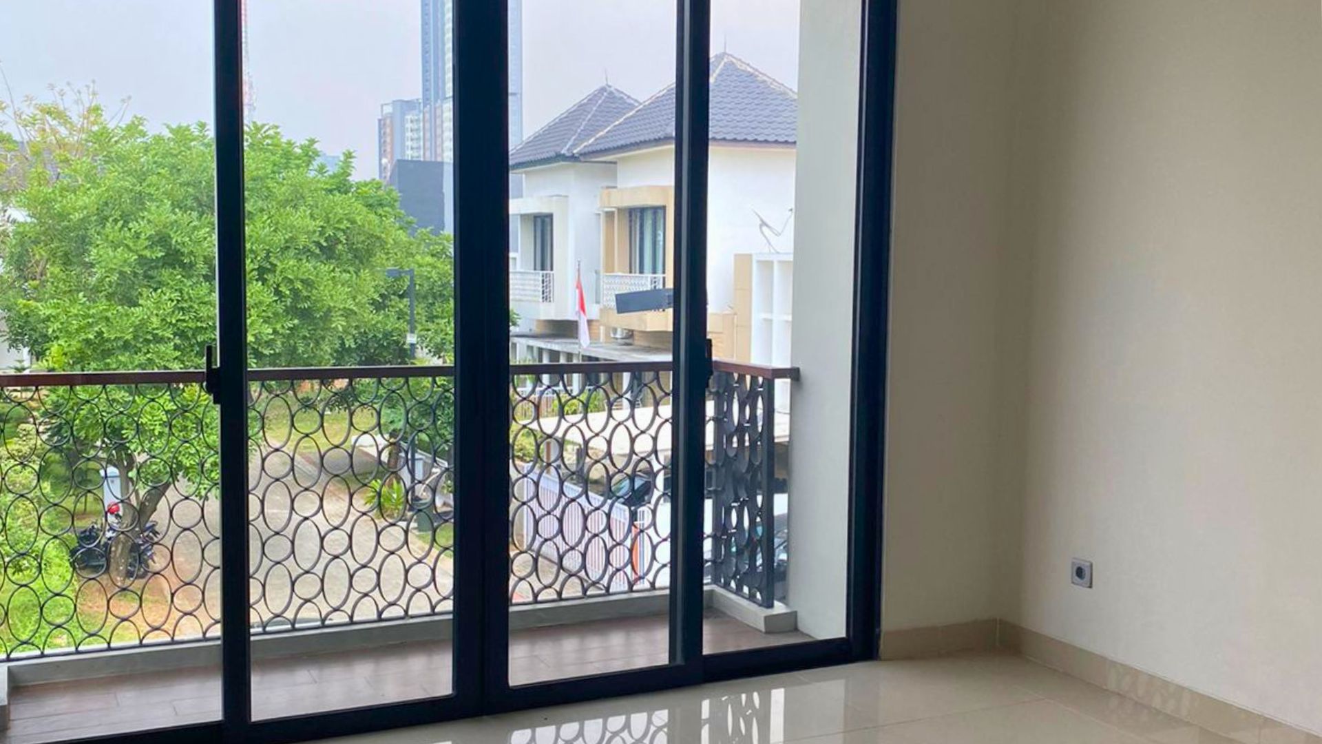 For Buy 4BR House South Tangerang Bintaro BTR002