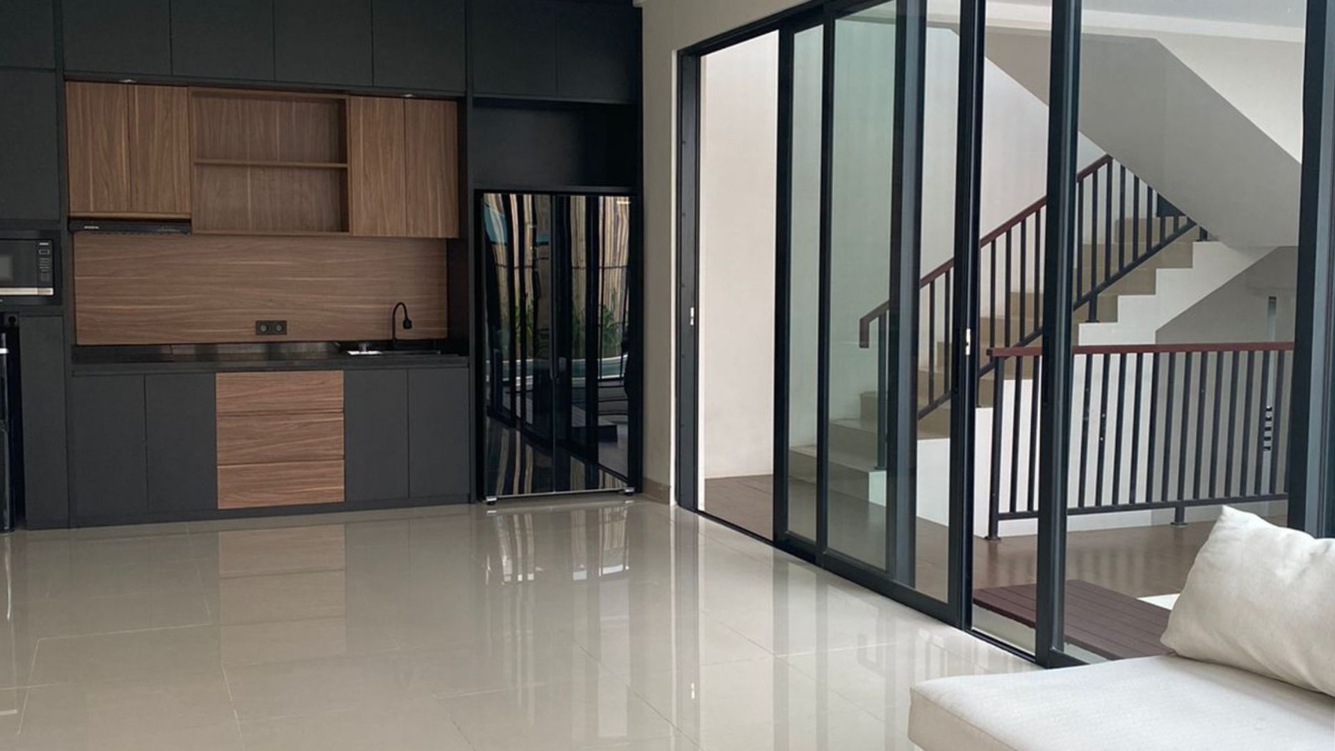 For Buy 4BR House South Tangerang Bintaro BTR002