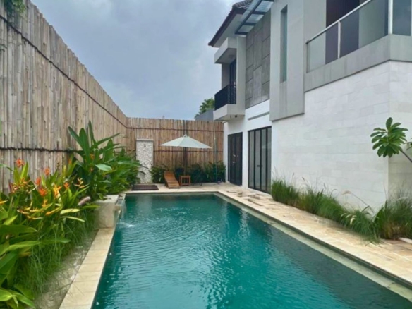 For Buy 4BR House South Tangerang Bintaro BTR002