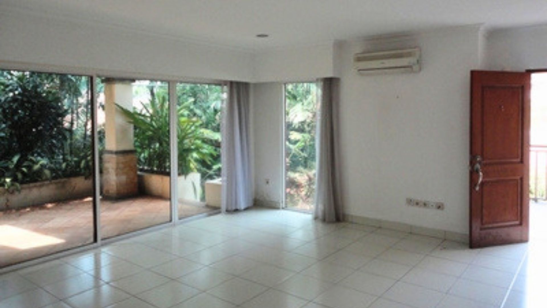 KEMANG CLUB VILLAS-3BR-LIVING AREA For Rent 3BR House South Jakarta Kemang KMG017