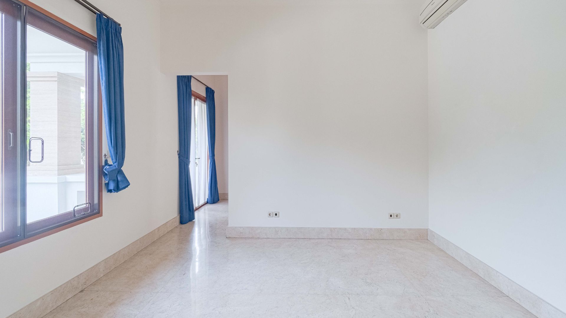 Grand 5BR Family in Vibrant Kemang