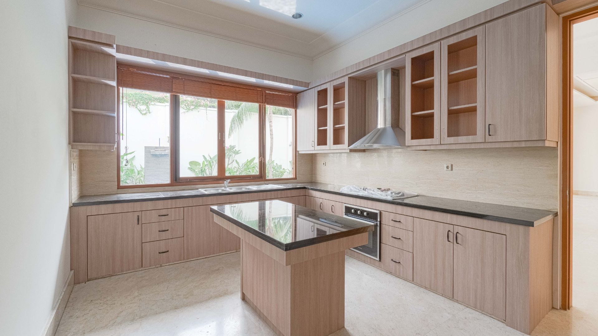 Grand 5BR Family in Vibrant Kemang
