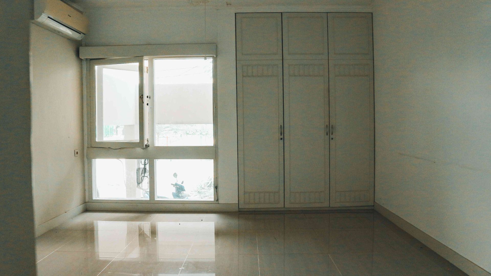 Stylish 4BR Estate Residence at Kemang