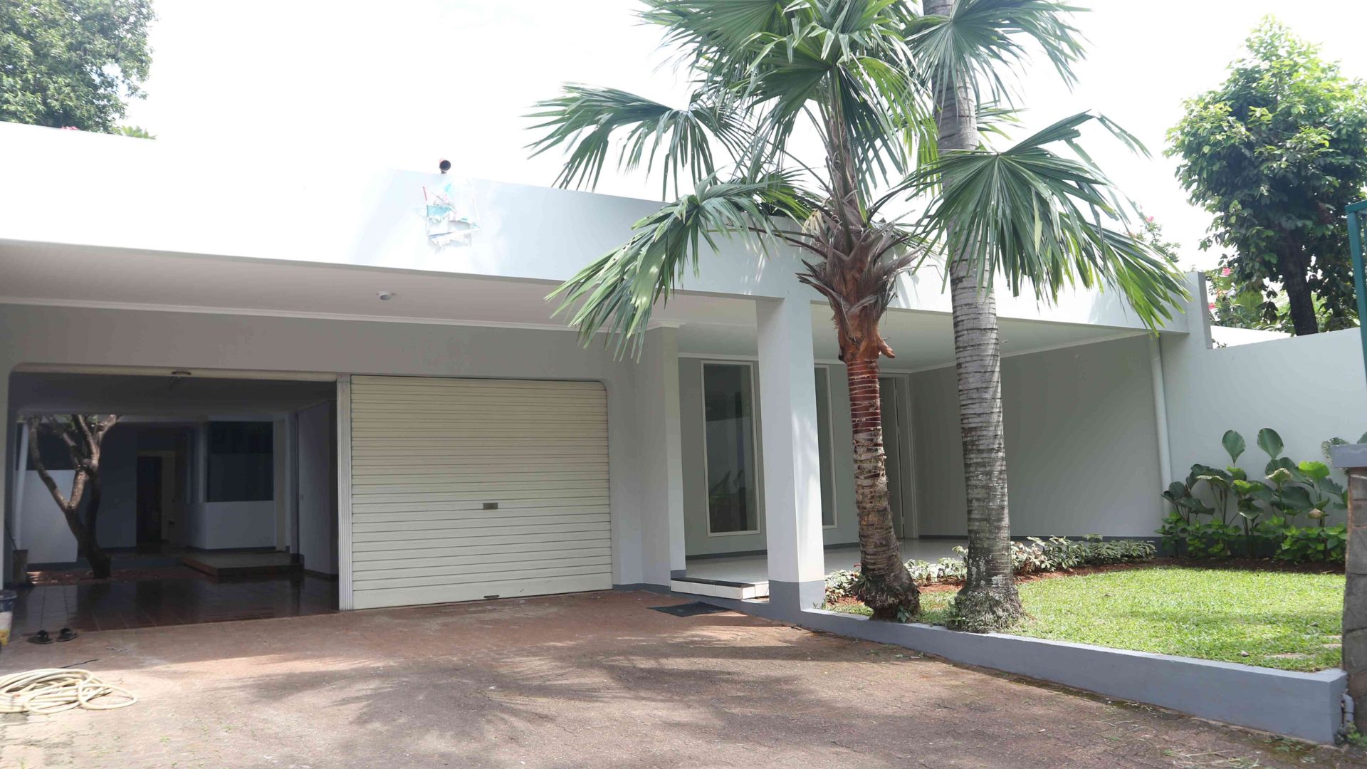KEMANG TIMUR 5 NO.25M-4BR-FACADE Grand Premium 4BR Family Home – Kemang