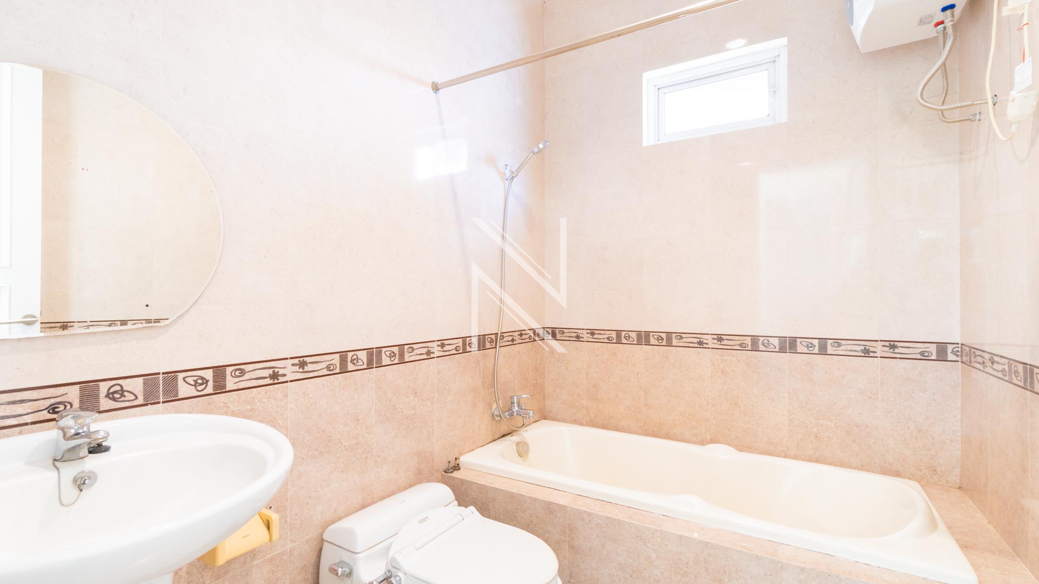 KEMANG TIMUR DALAM NO.18-5BR-BATHROOM 2 Exclusive 5BR Family Home in Prime Location – Kemang