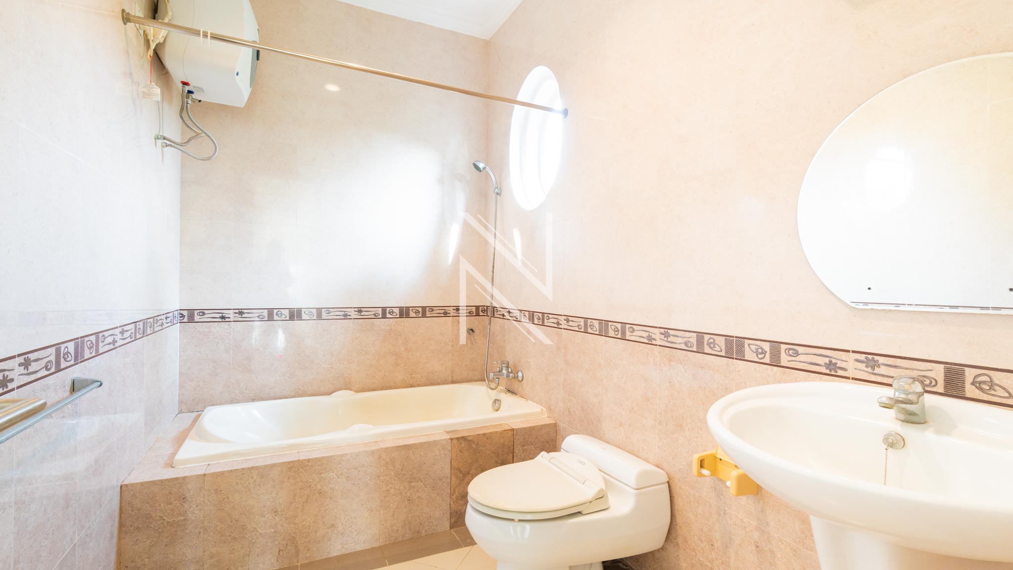 KEMANG TIMUR DALAM NO.18-5BR-BATHROOM 3 Exclusive 5BR Family Home in Prime Location – Kemang