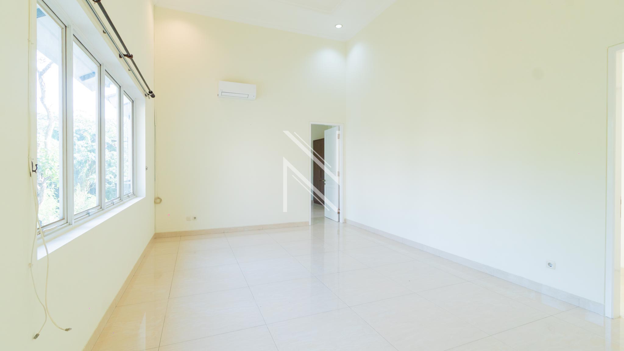 KEMANG TIMUR DALAM NO.18-5BR-BEDROOM 1 Exclusive 5BR Family Home in Prime Location – Kemang