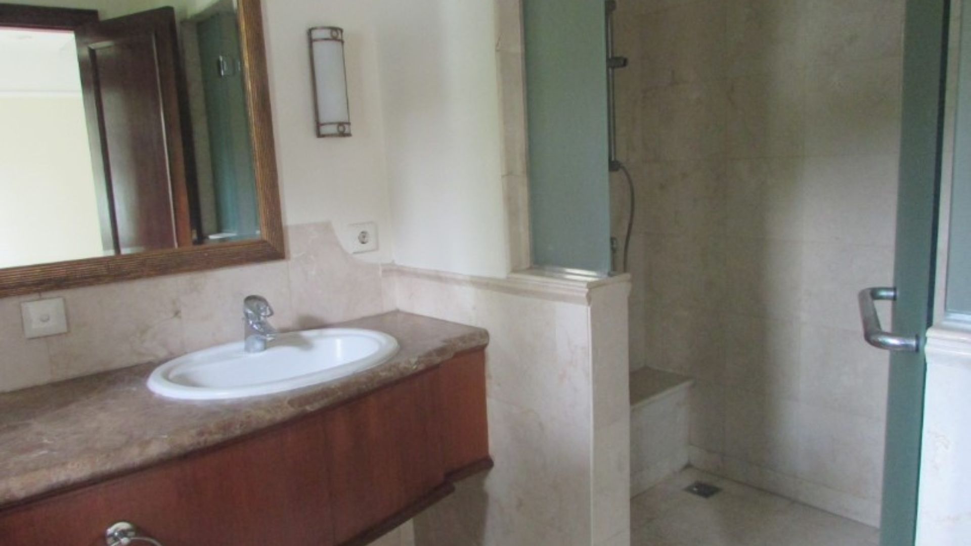 Contemporary 3BR Home in Strategic Location – Kemang