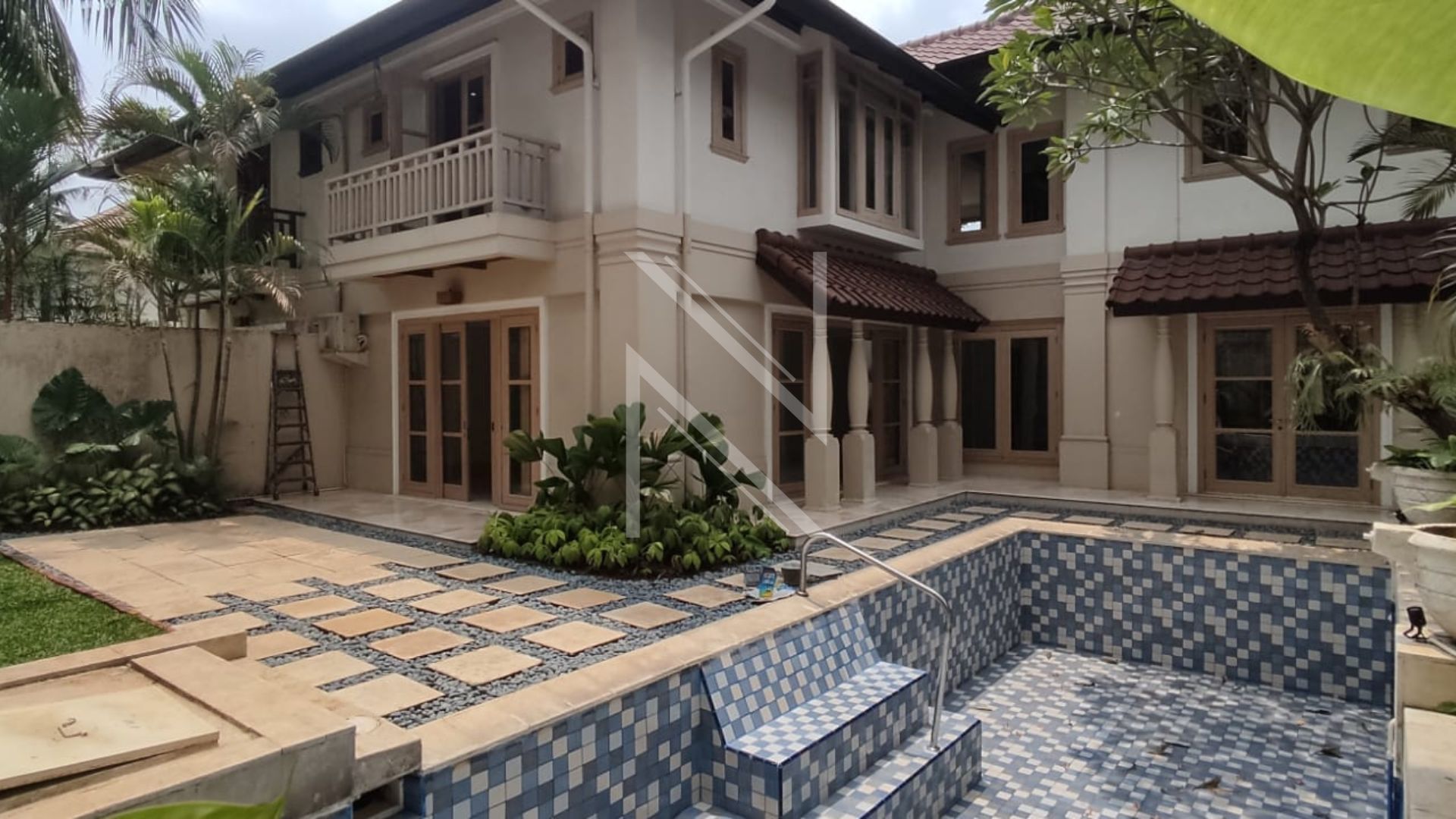KEMANG V - NO 26 - BUNGALOW TYPE B - SWIMMING POOL_GARDEN