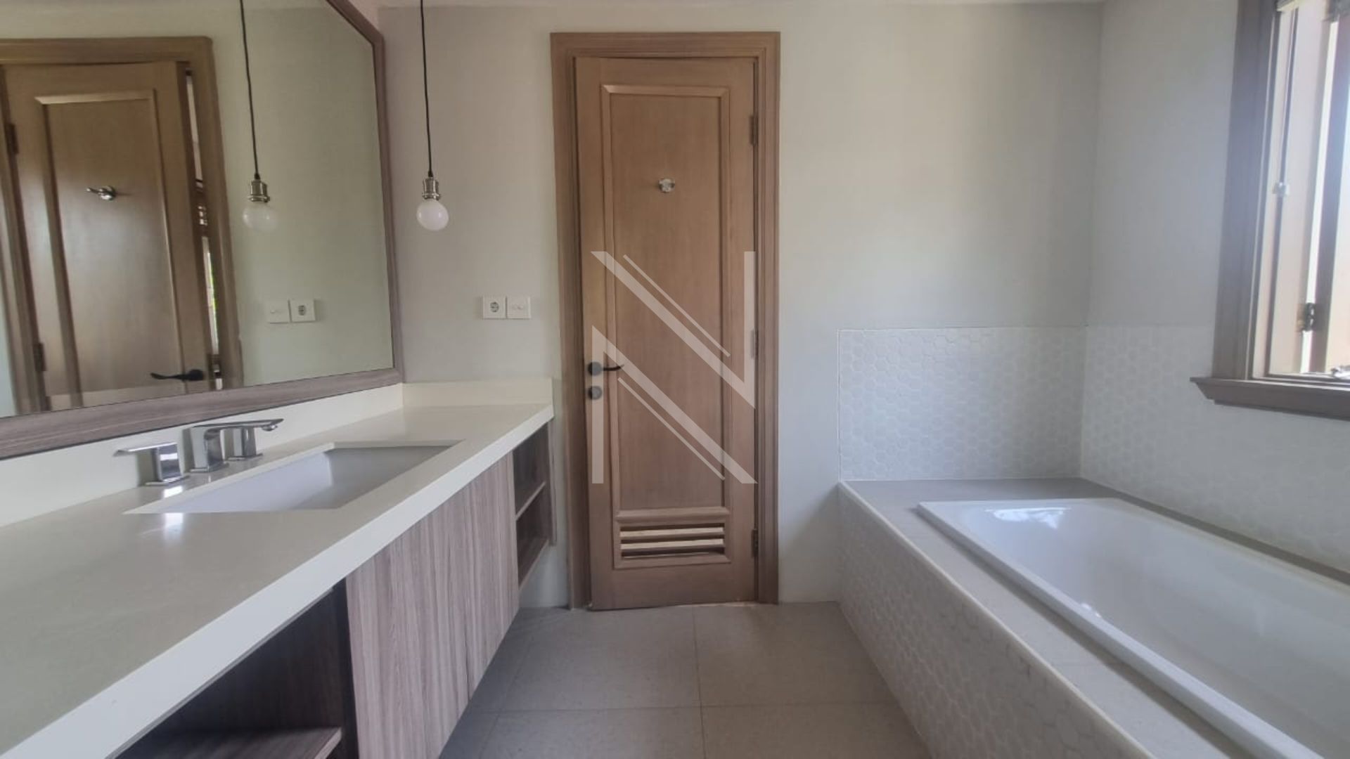 Serene 3BR Family Home in Lively Area – Kemang