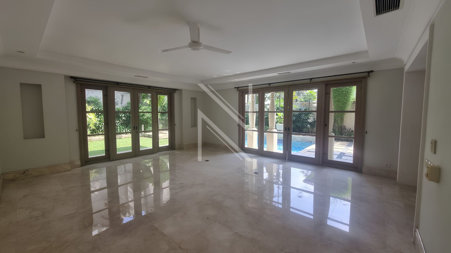 Serene 3BR Family Home in Lively Area – Kemang