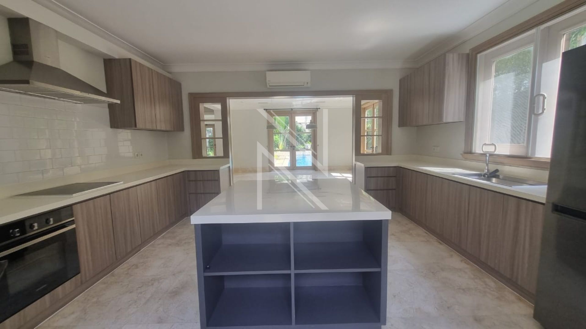 Serene 3BR Family Home in Lively Area – Kemang