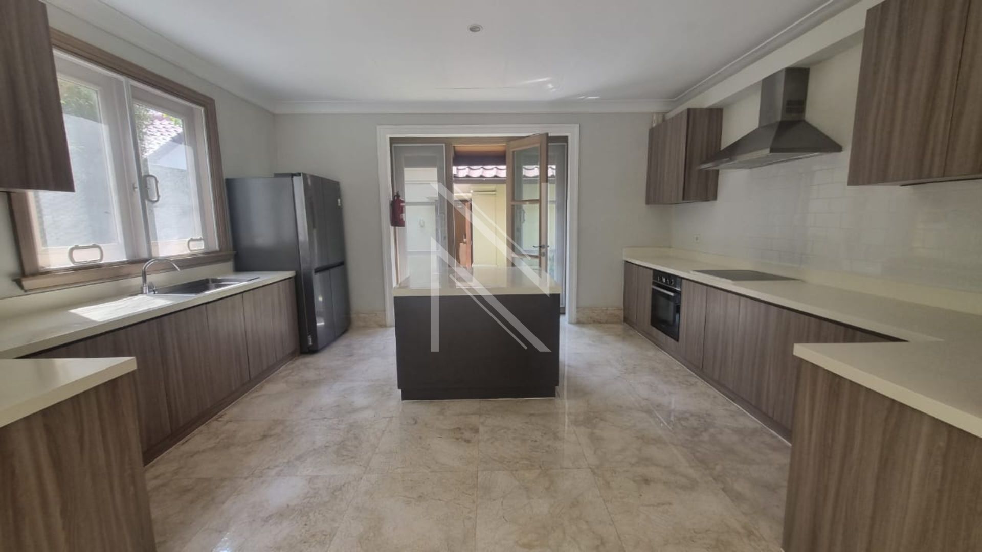 Serene 3BR Family Home in Lively Area – Kemang
