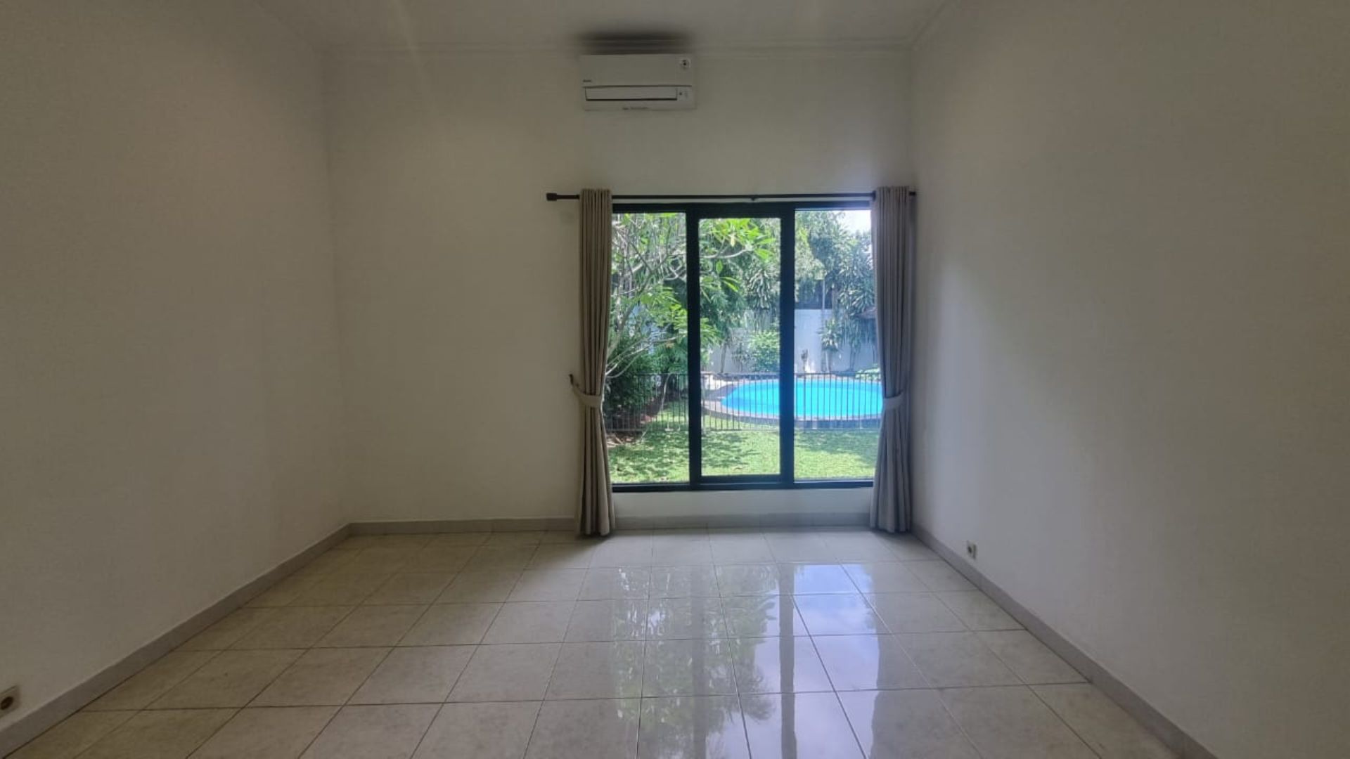 For Rent 4BR House South Jakarta Kemang KMG190