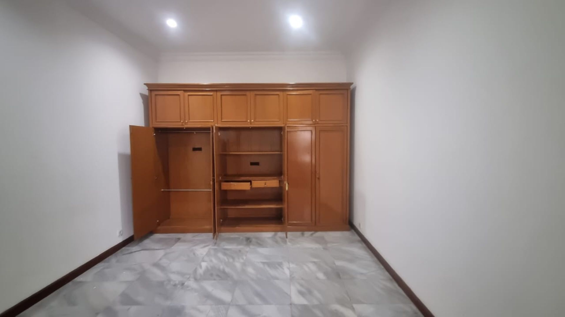 For Rent 4BR House South Jakarta Kemang KMG232