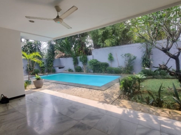 Kemang Dalam 8 No F22-4BR-SWIMMING POOL & BACKYARD