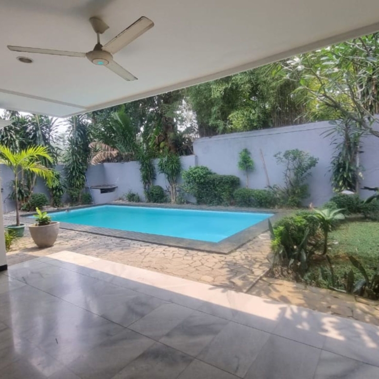 Kemang Dalam 8 No F22-4BR-SWIMMING POOL & BACKYARD