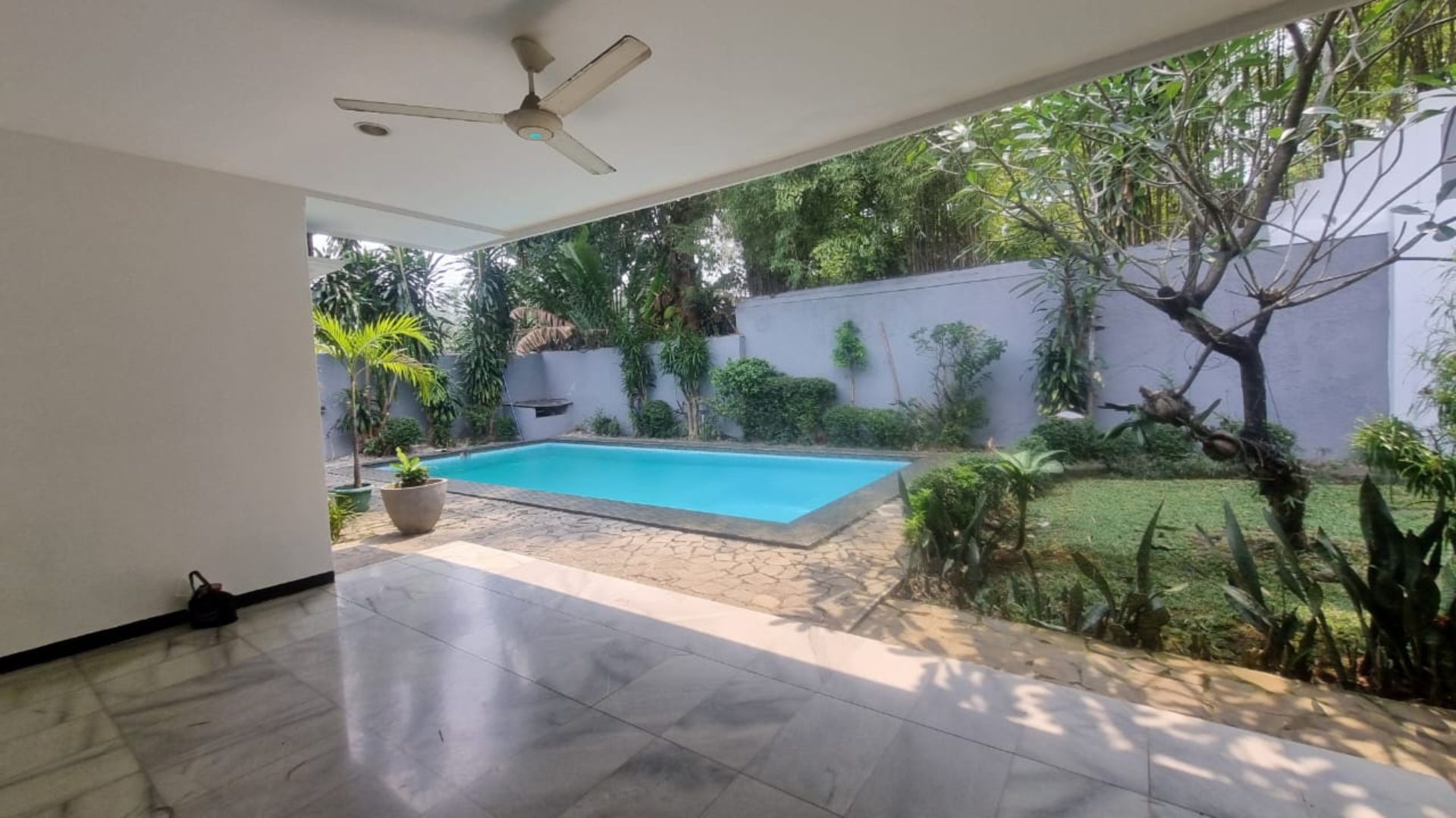 Kemang Dalam 8 No F22-4BR-SWIMMING POOL & BACKYARD
