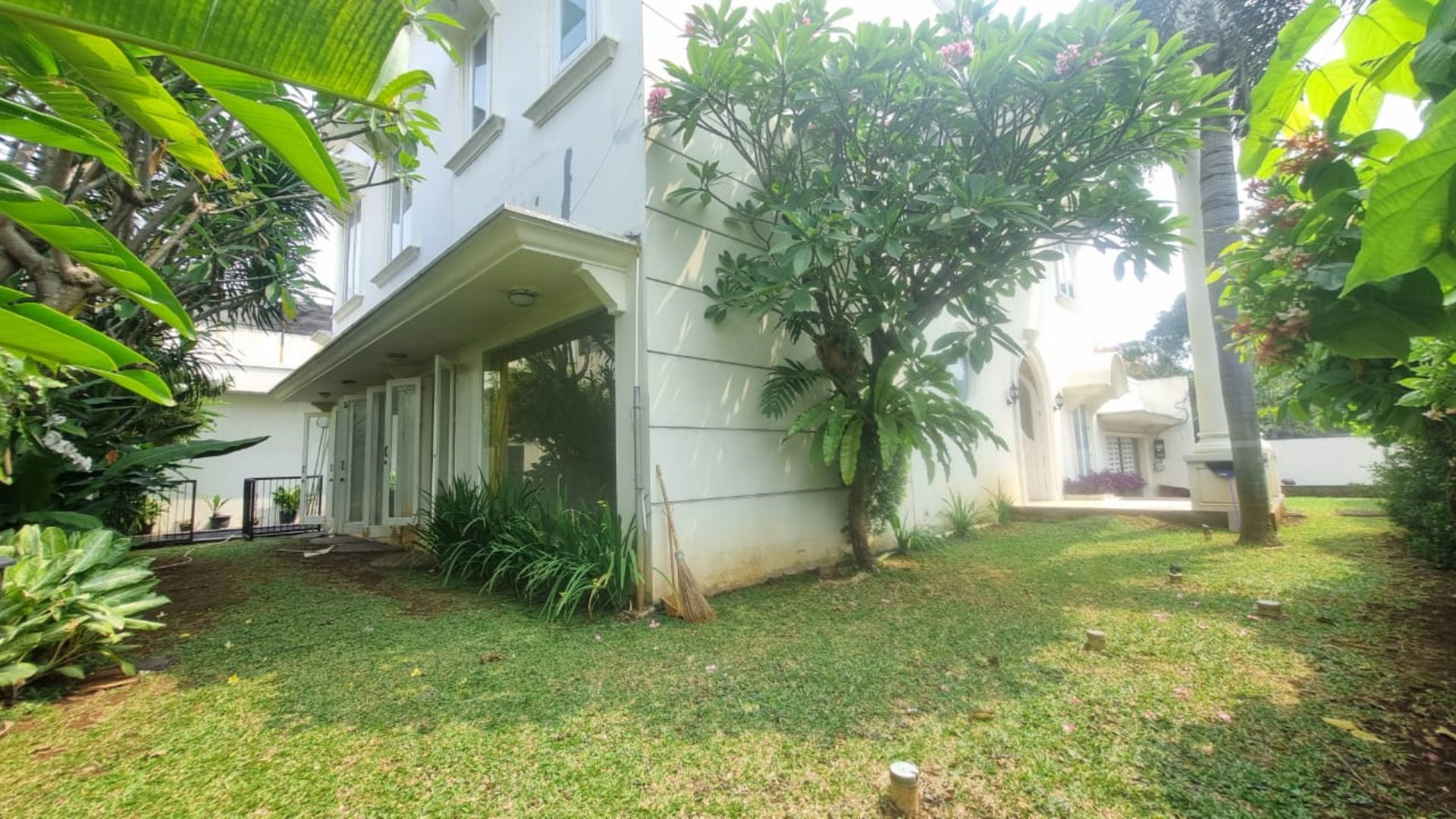 For Rent 5BR House South Jakarta Kemang KMGS013