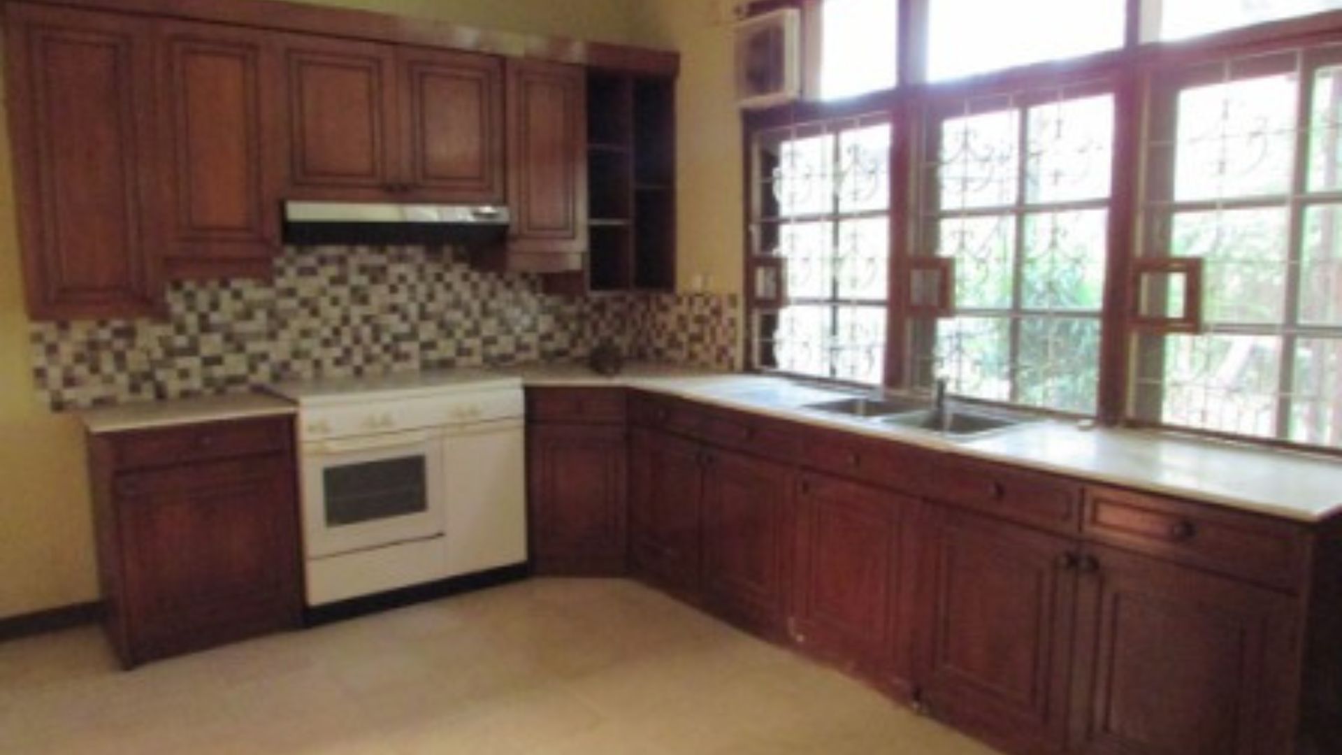 Contemporary 3BR Private House – Kemang