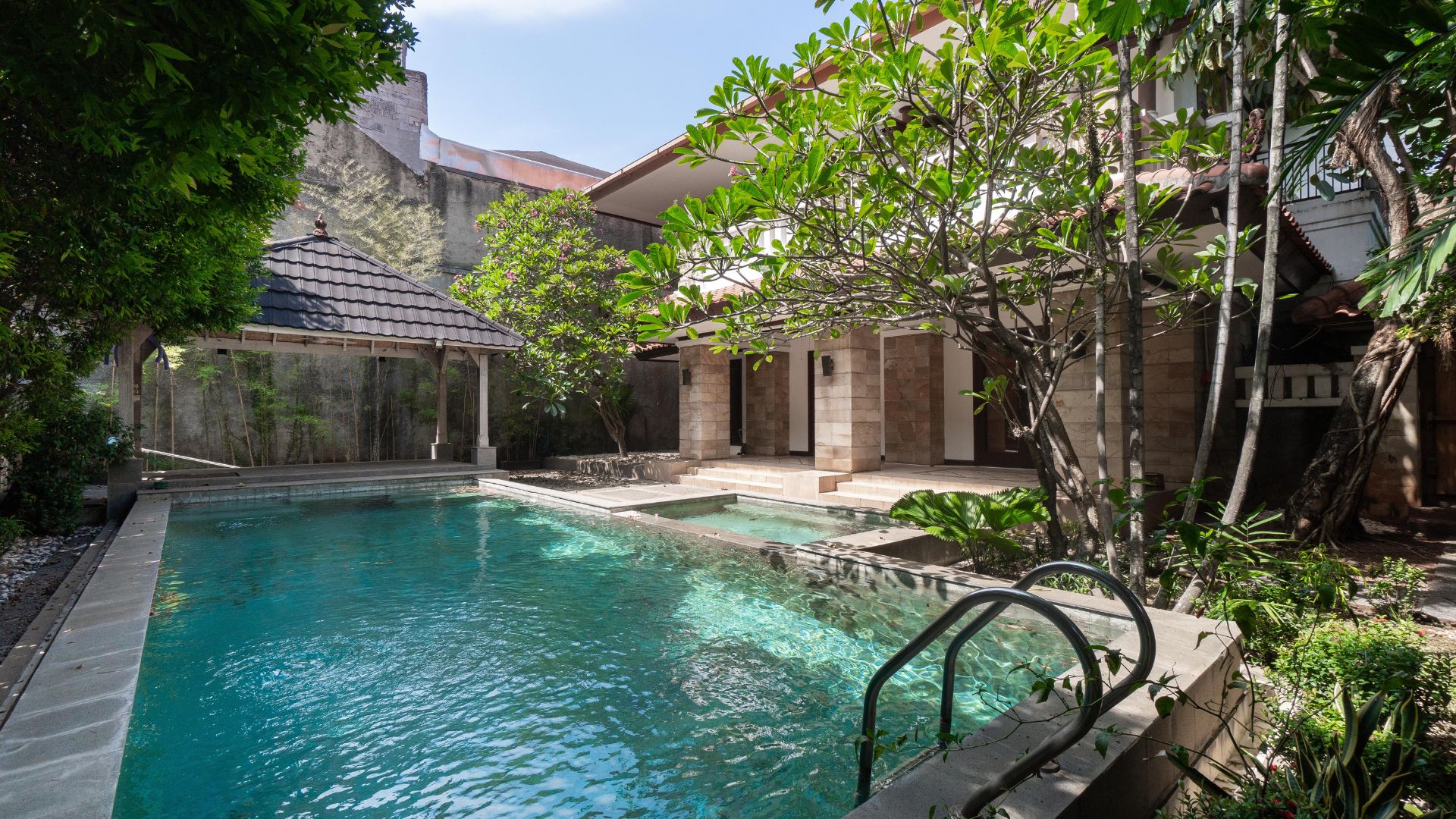 Kemang Selatan VIII Kav. D2-3BR-SWIMMING POOL