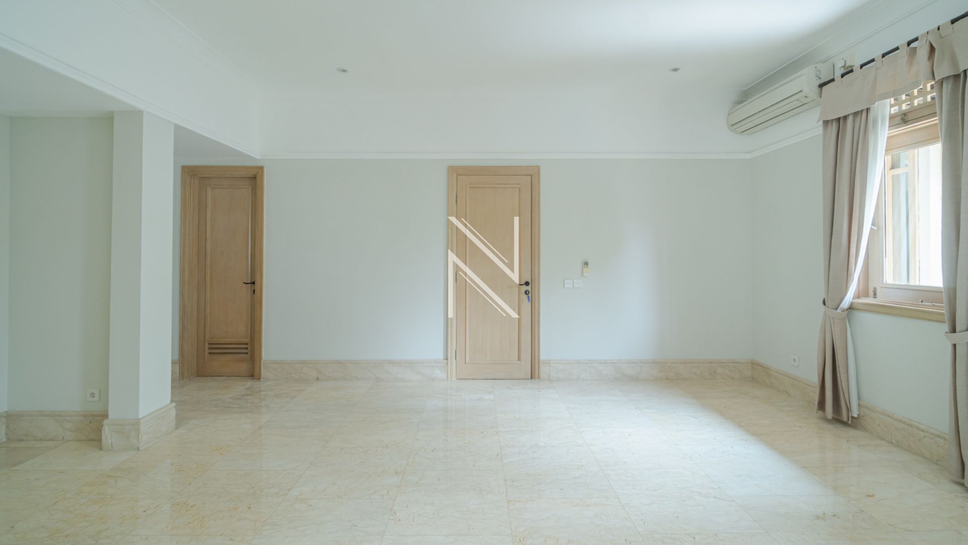 Distinctive 3BR Home in Prime Area – Kemang