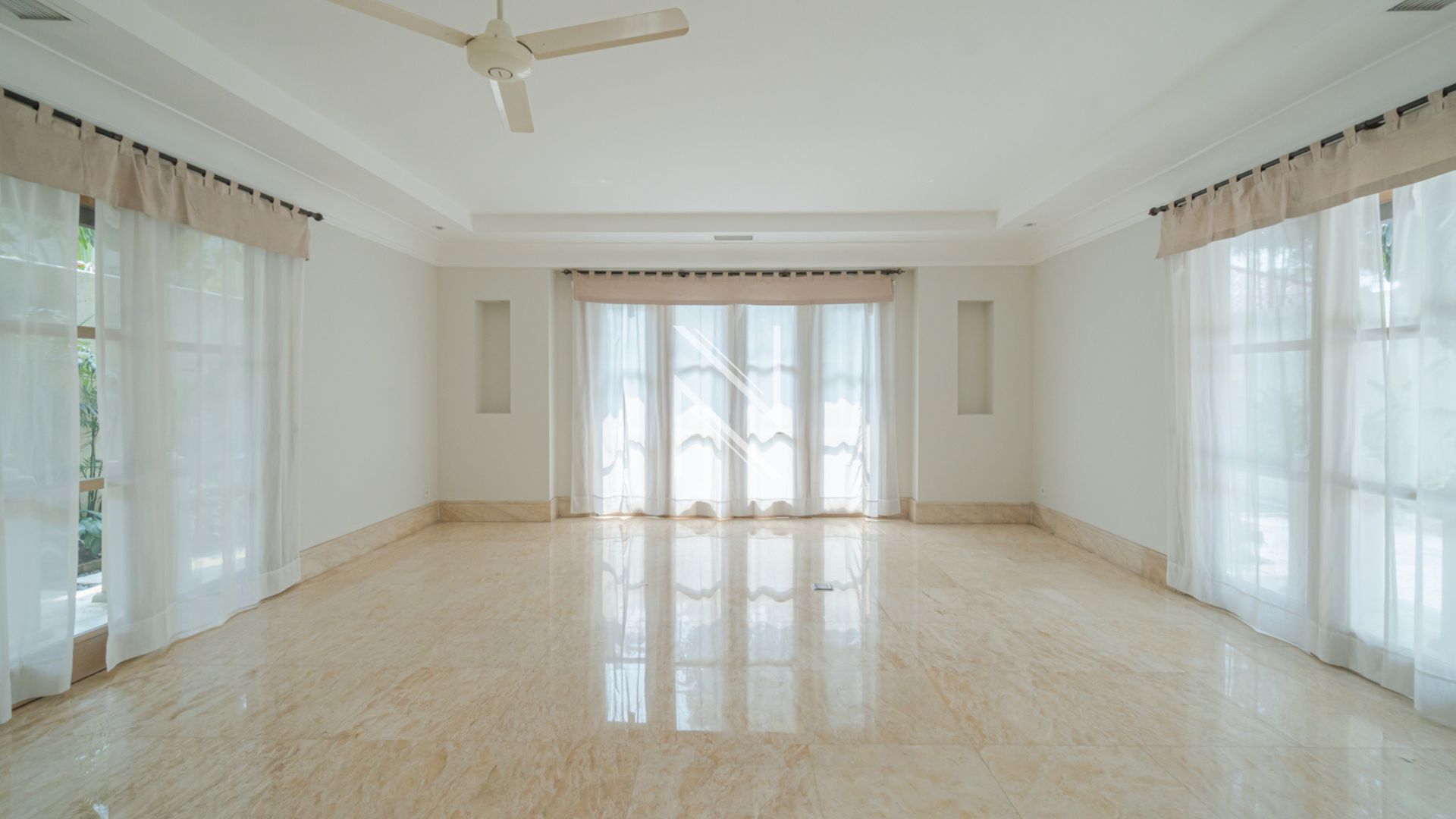 Distinctive 3BR Home in Prime Area – Kemang