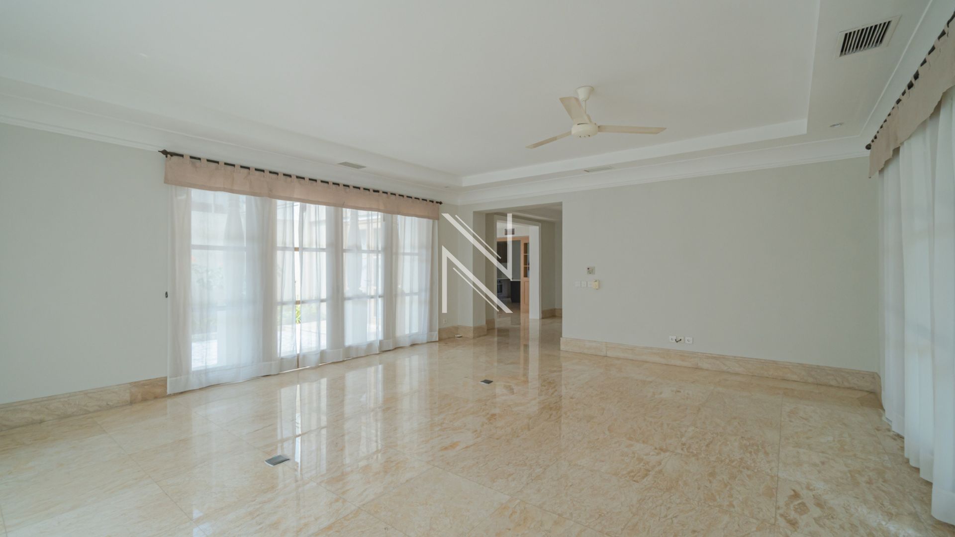 Distinctive 3BR Home in Prime Area – Kemang