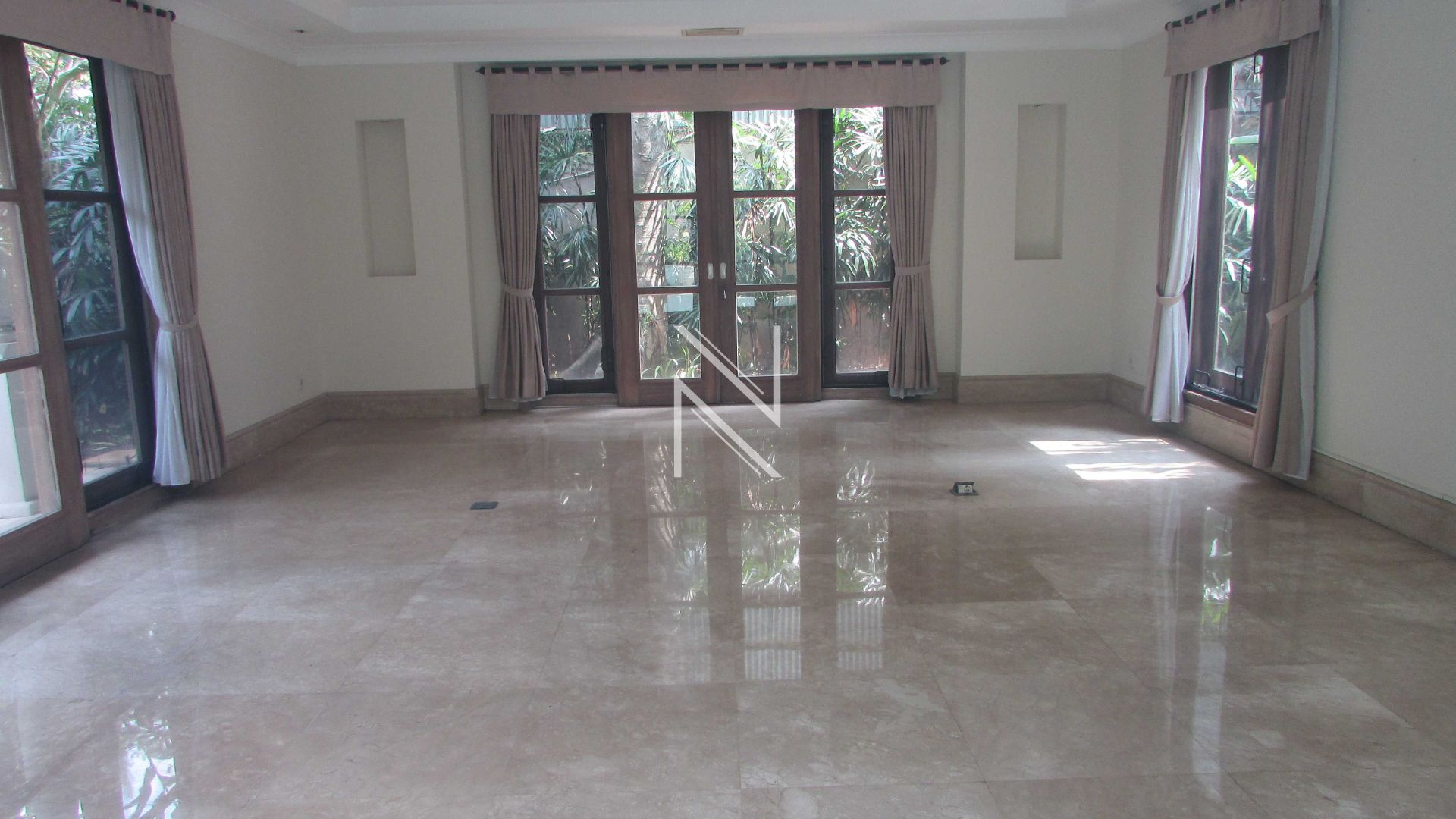 Sophisticated 3BR City Home – Kemang