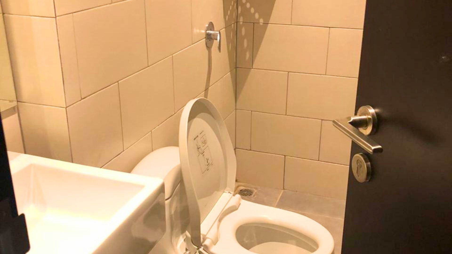 LEXINGTON RESIDENCE-2BR-BATHROOM 1 For Rent 2BR Apartment Lexington Residence South Tangerang Bintaro LX001