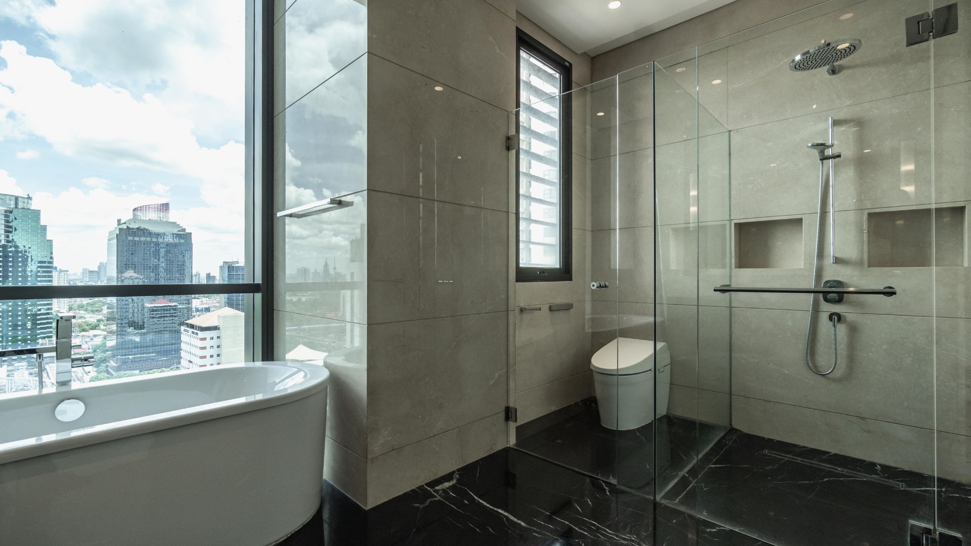 Elegant 3BR for Family at Mangkuluhur Residence