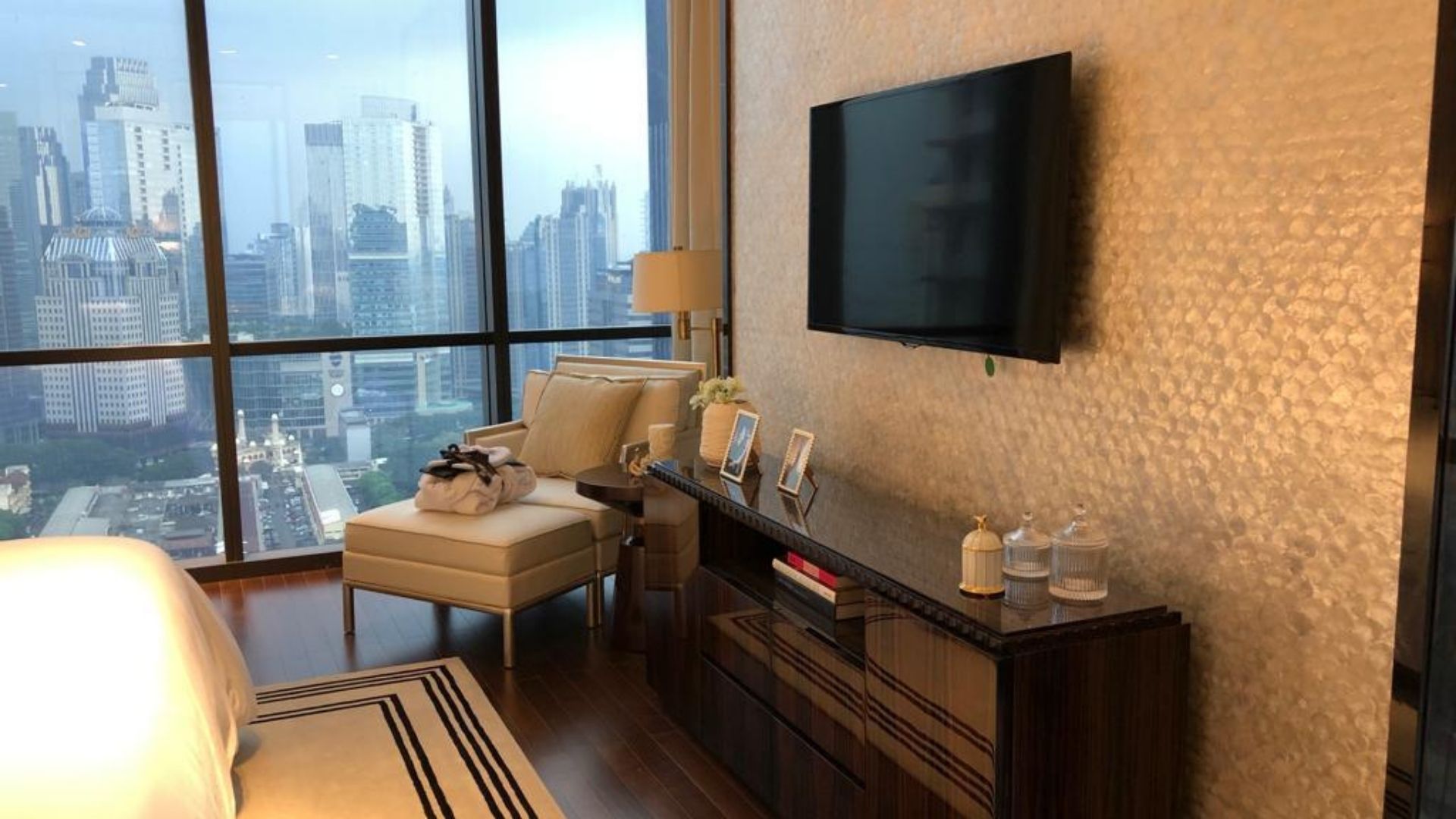 Elegant 3BR Stay at Regent Residence
