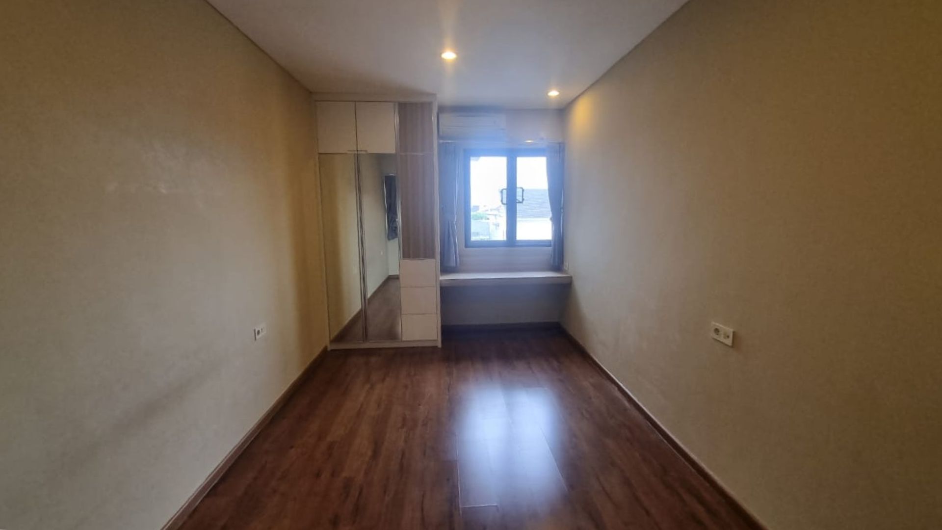 Prime 4BR Living Home at Pejaten