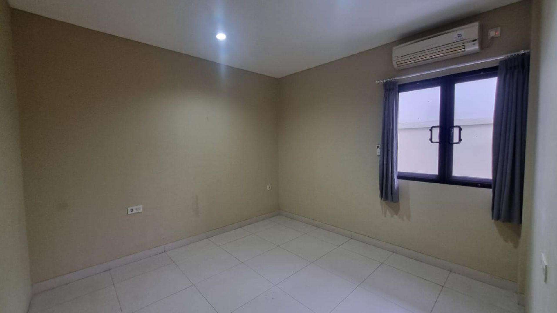 Prime 4BR Living Home at Pejaten