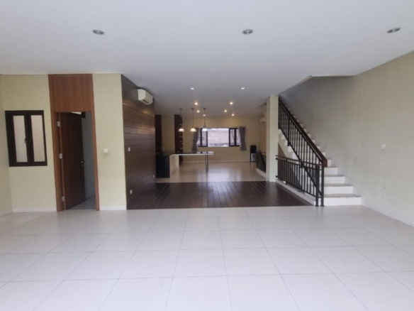 Prime 4BR Living Home at Pejaten