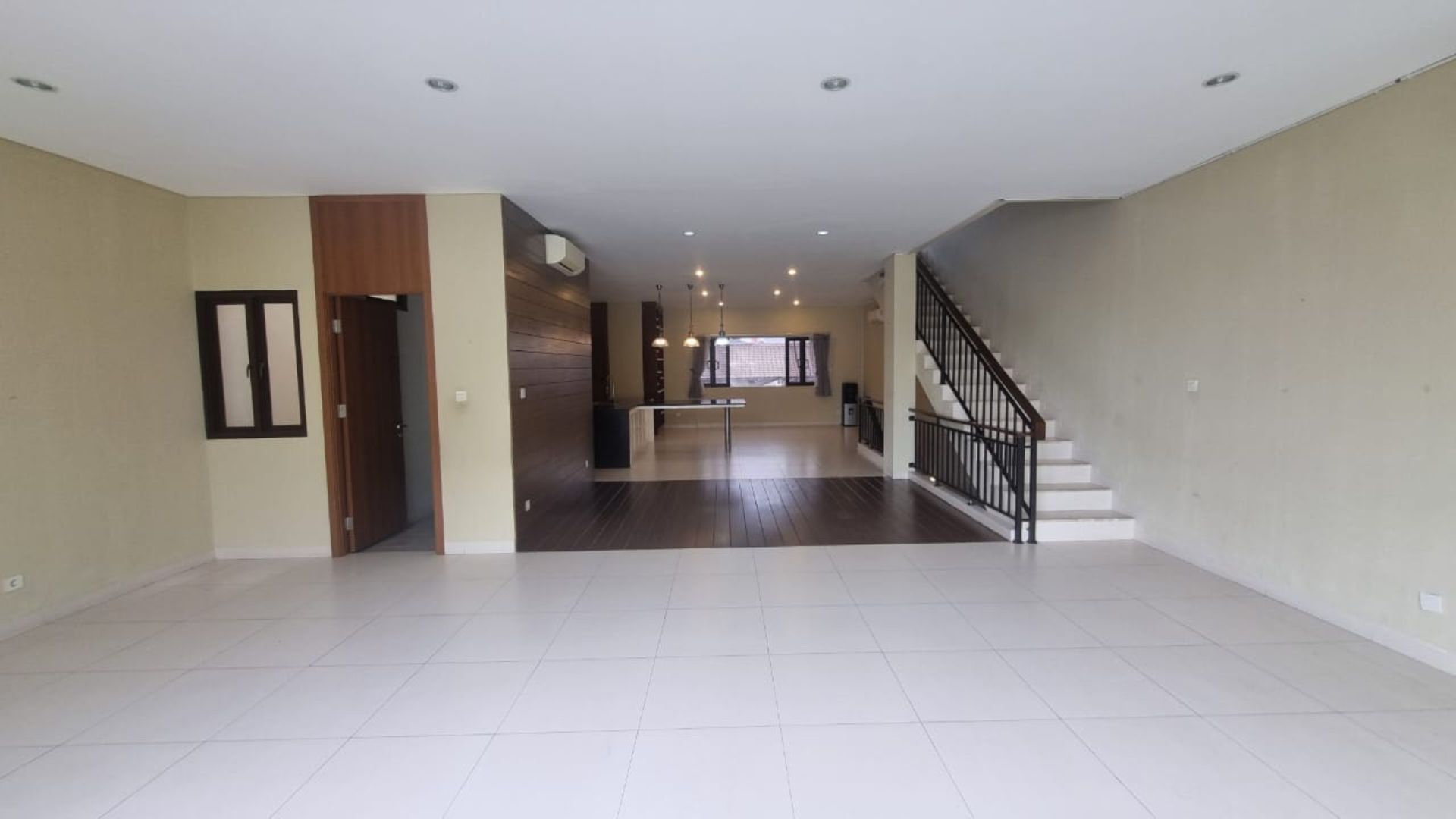 Prime 4BR Living Home at Pejaten