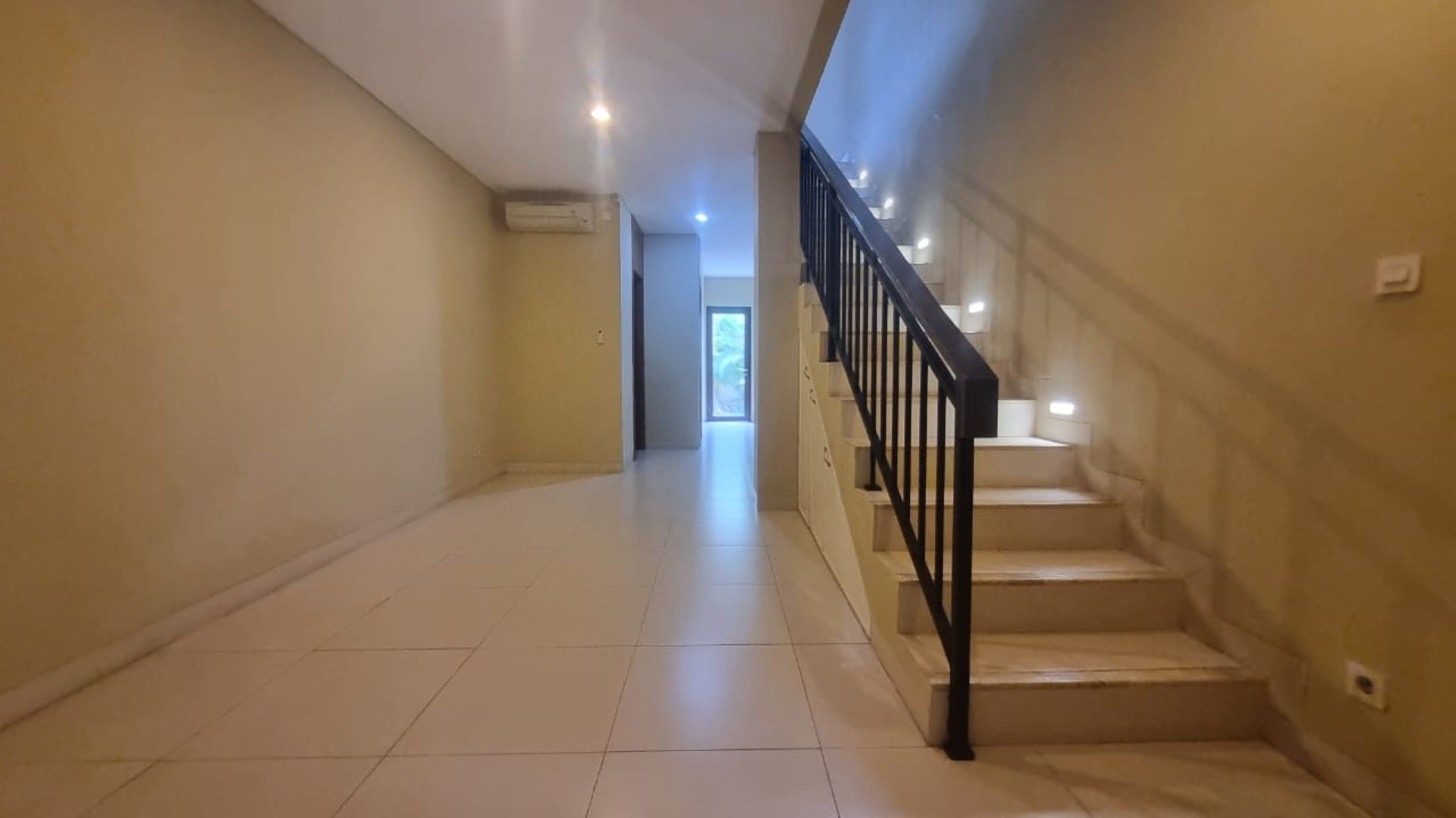 Prime 4BR Living Home at Pejaten