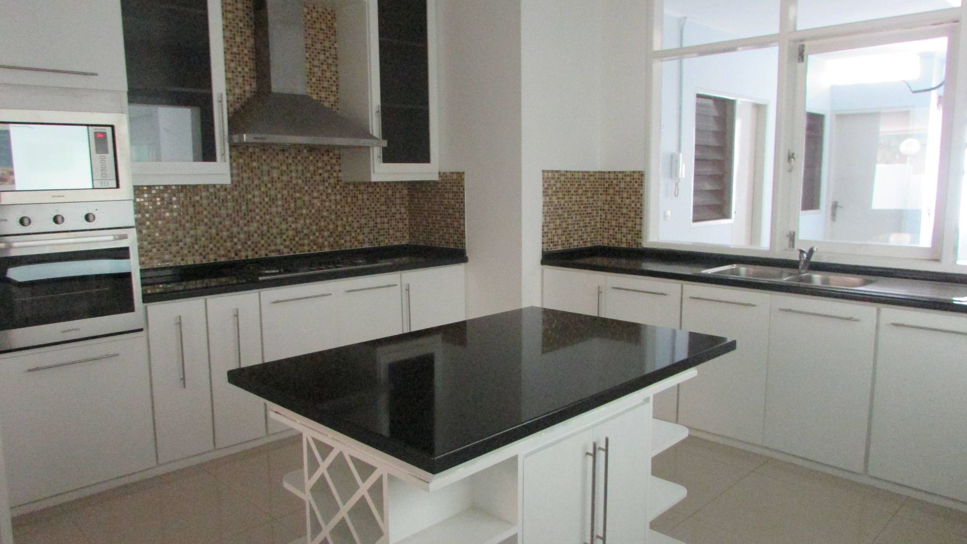Large 4BR Home for Family Living – Cipete