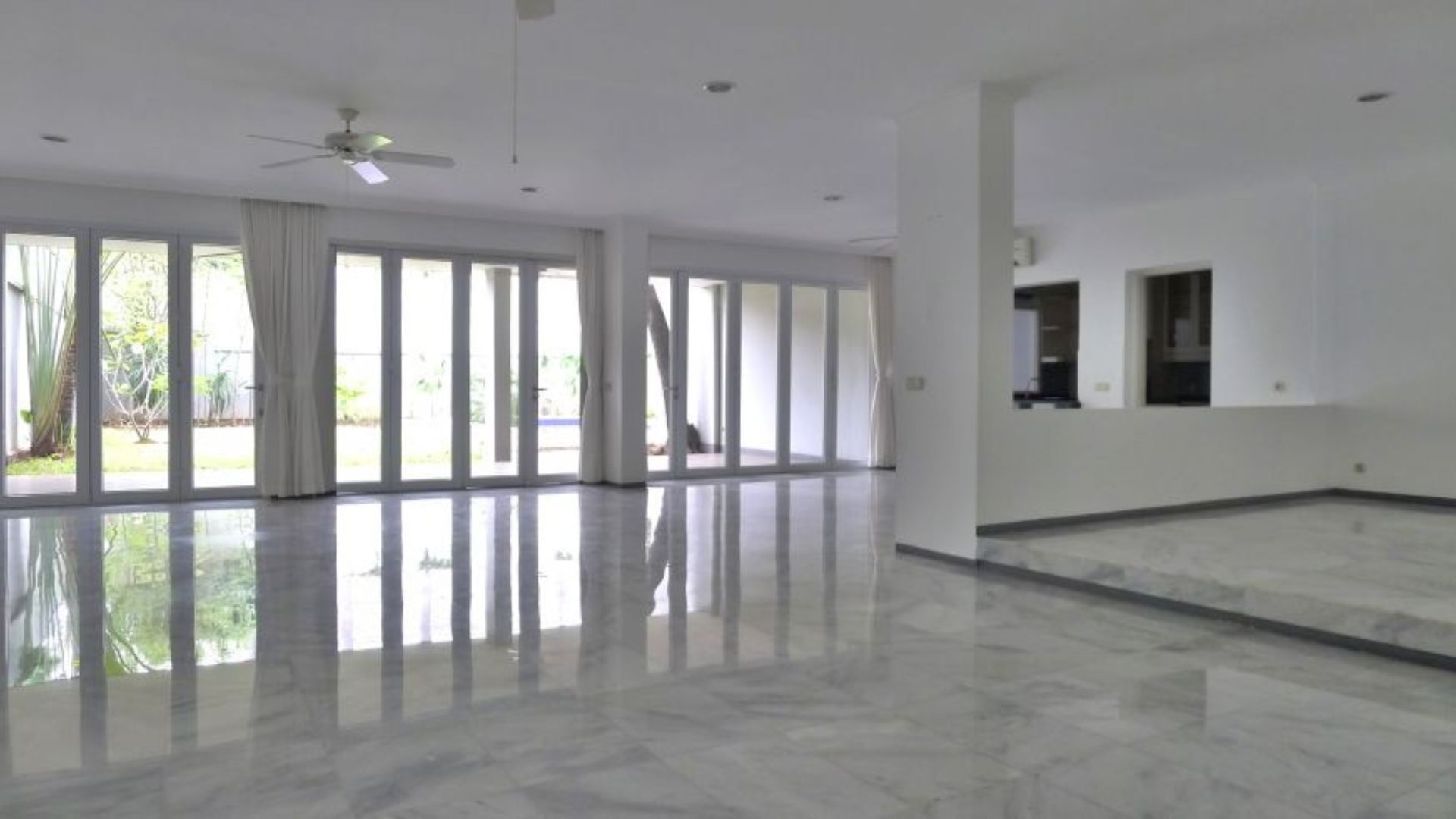 Generous 4BR Home in a Connected Setting – Cipete