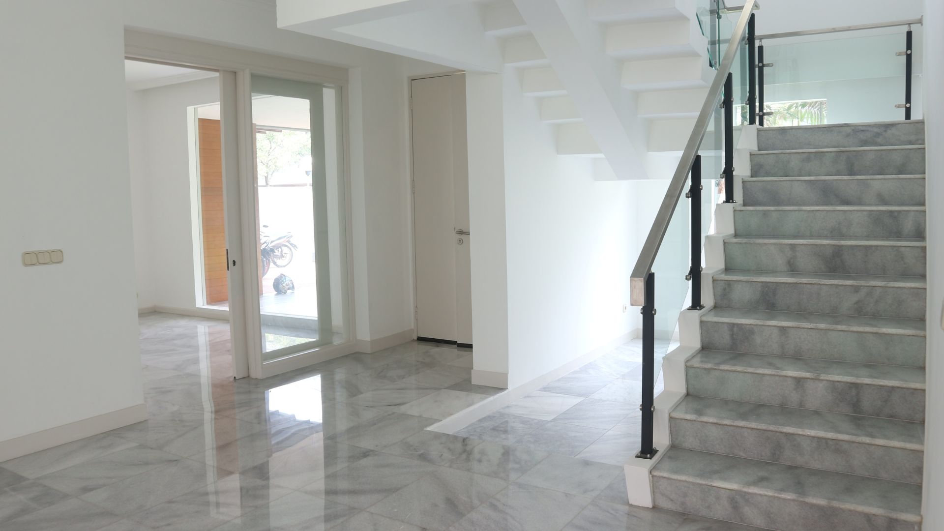 Generous 4BR Home in a Connected Setting – Cipete