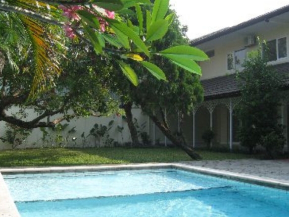 Puri Sakti 2 No. 10 Kav F-4BR-SWIMMING POOL & BACKYARD
