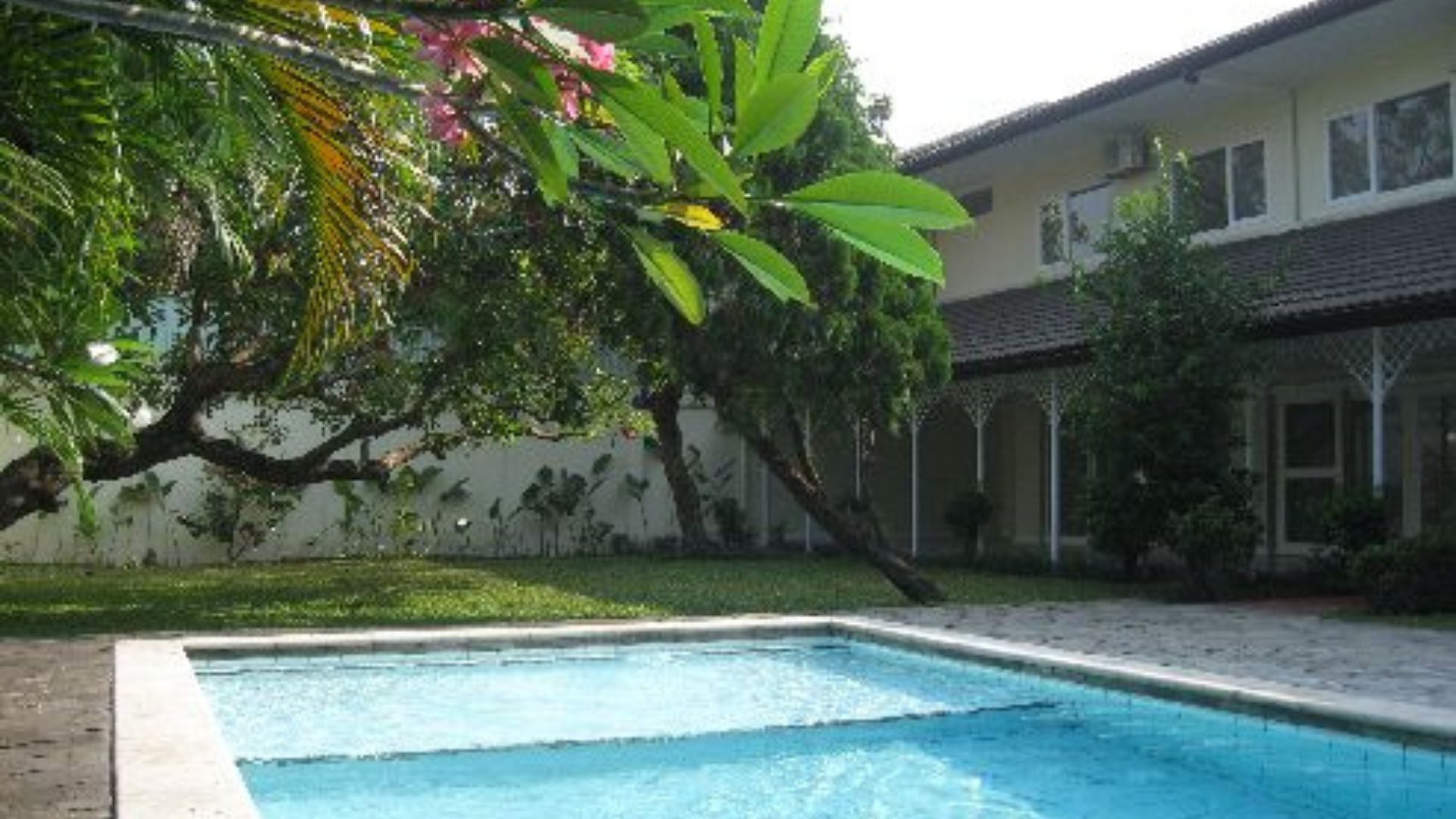 Puri Sakti 2 No. 10 Kav F-4BR-SWIMMING POOL & BACKYARD