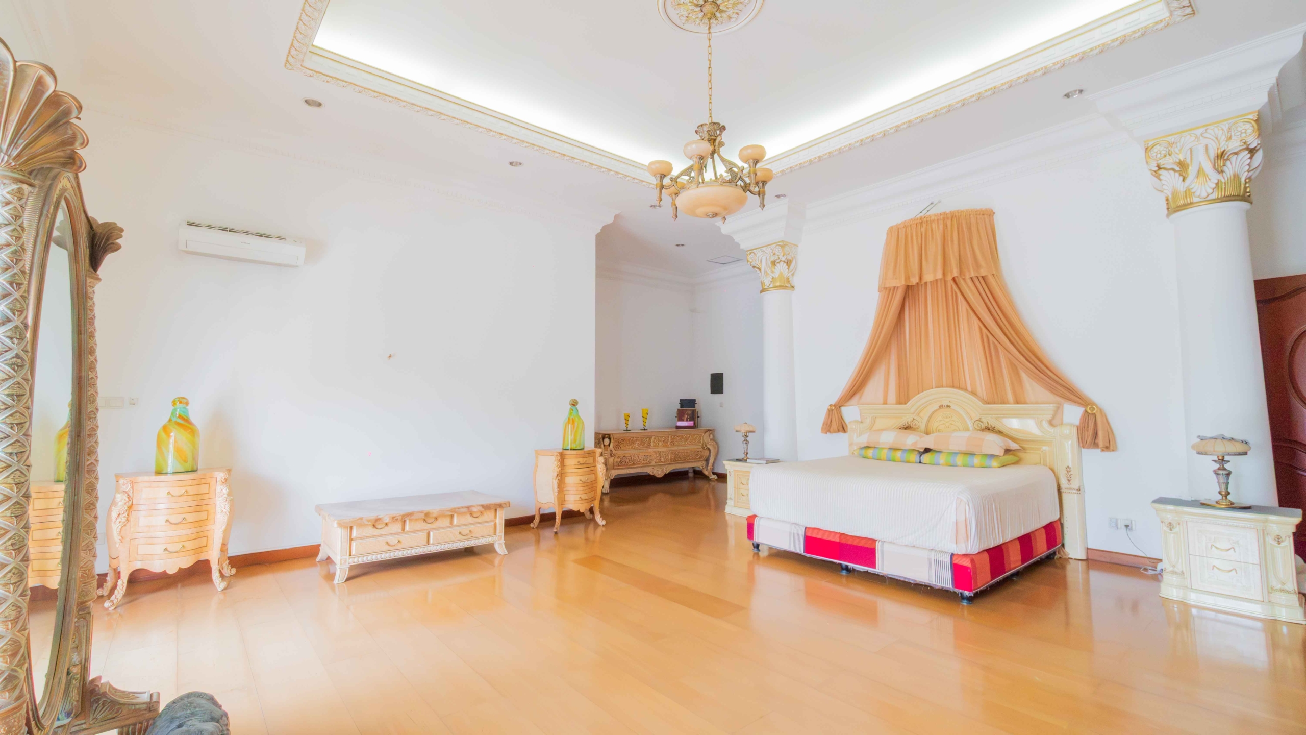 SENTUL MANSION 58 – MAIN MASTER BEDROOM (12) For Buy 5BR House Bogor City Bogor STLS001