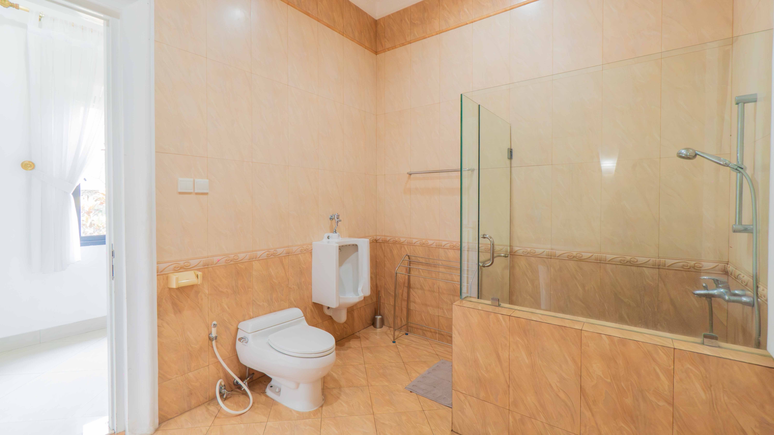 SENTUL MANSION 58 – SECOND BUILDING BATHROOM (2) For Buy 5BR House Bogor City Bogor STLS001