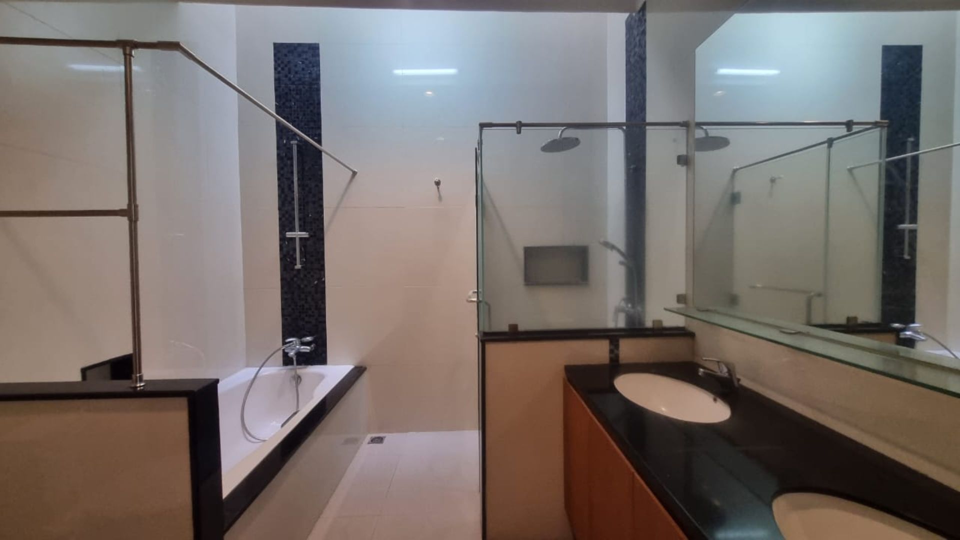 Prime 4BR Family Stay at Pondok Indah