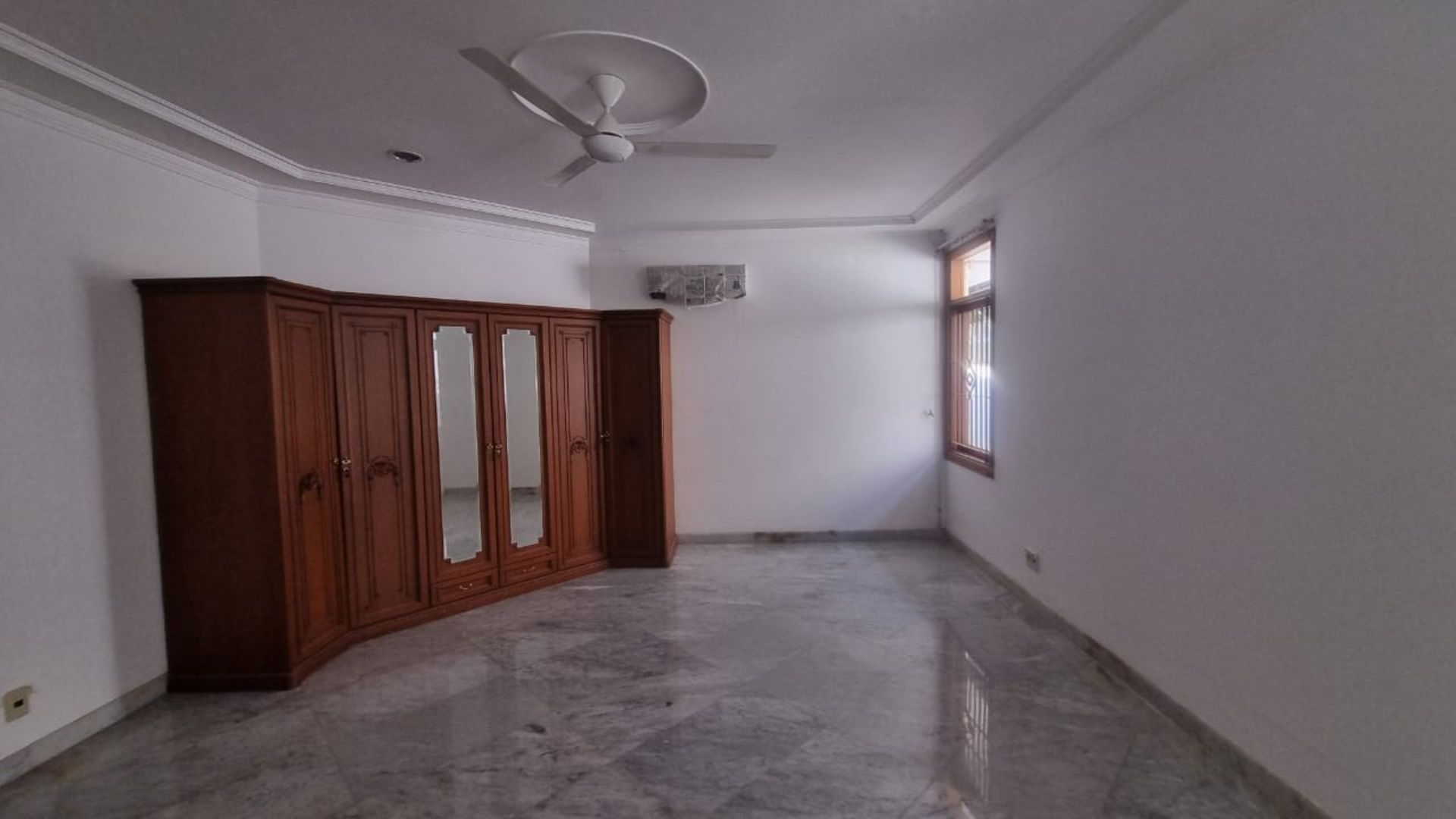 Prime 4BR Family Stay at Pondok Indah
