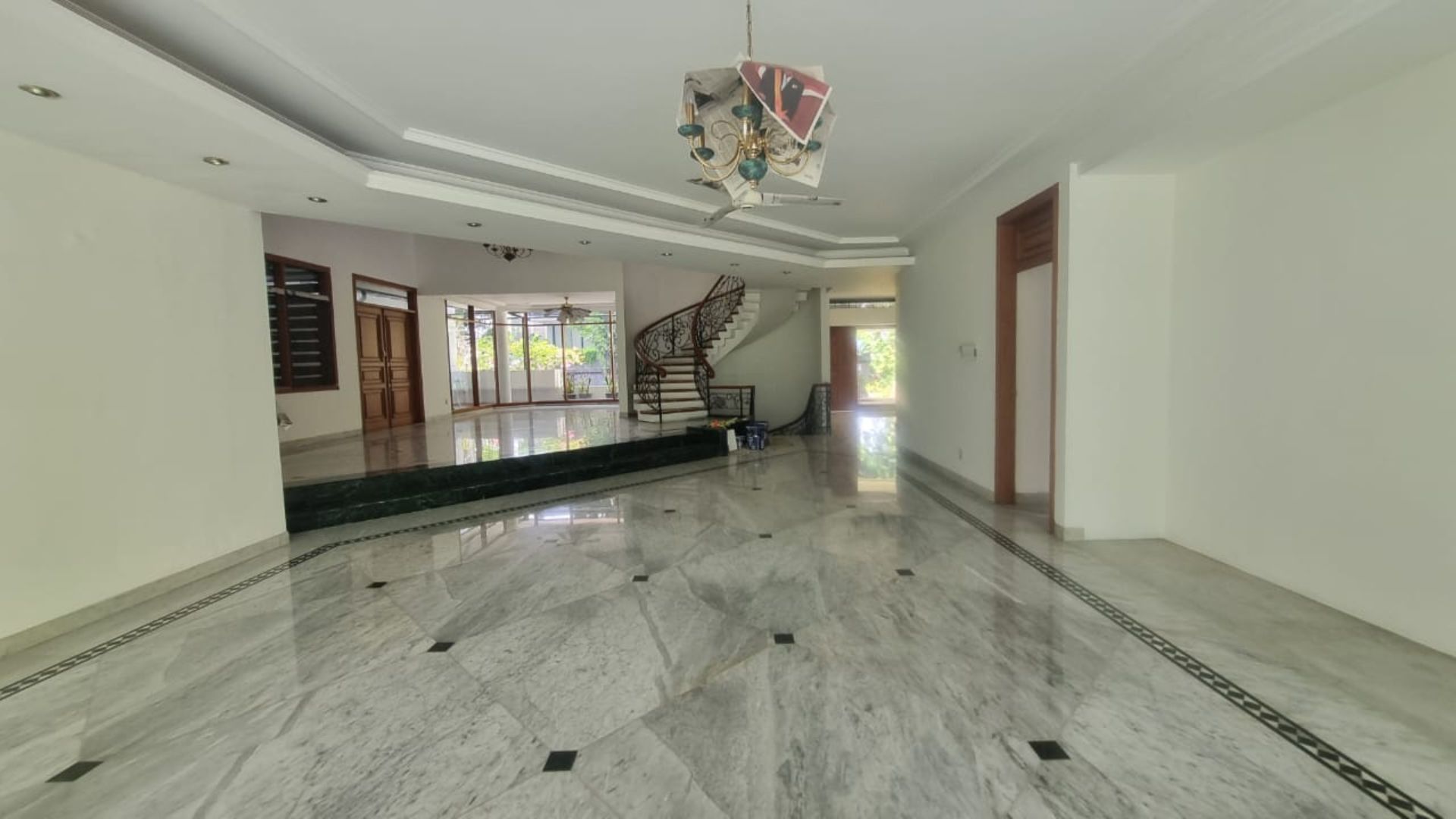 Prime 4BR Family Stay at Pondok Indah