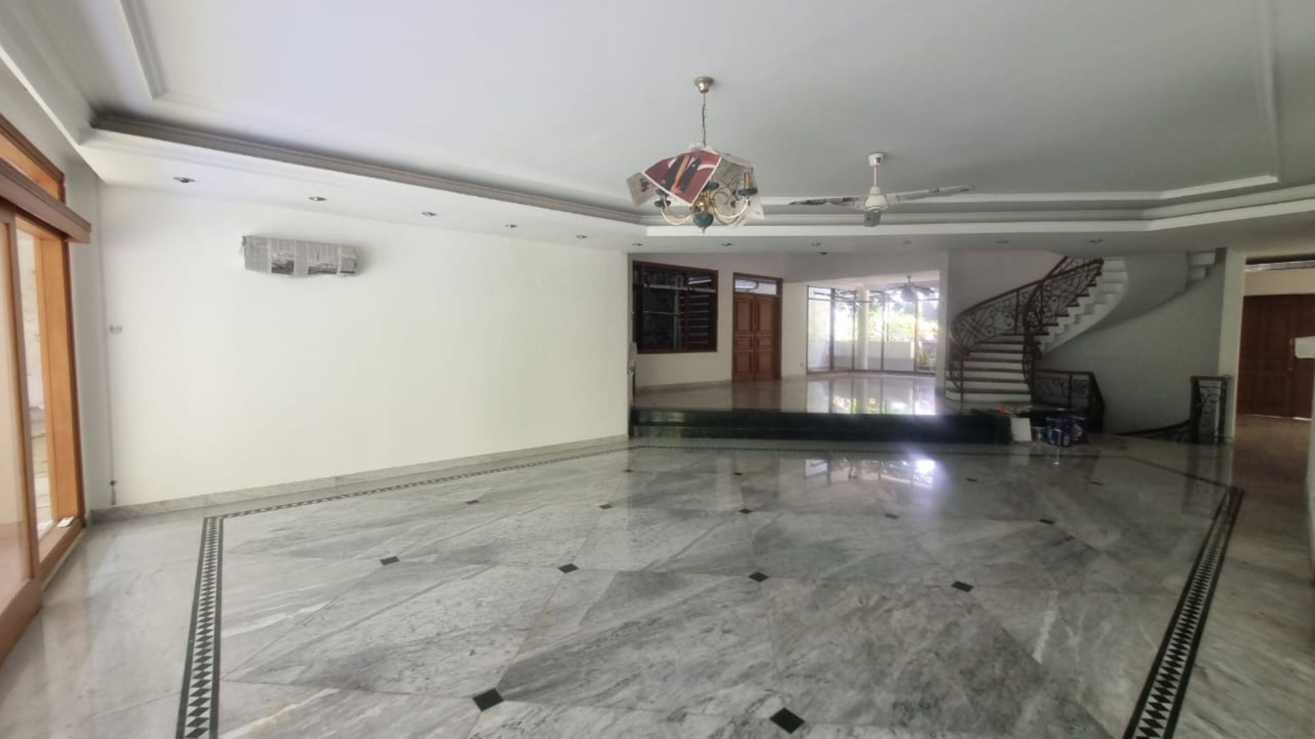 Prime 4BR Family Stay at Pondok Indah