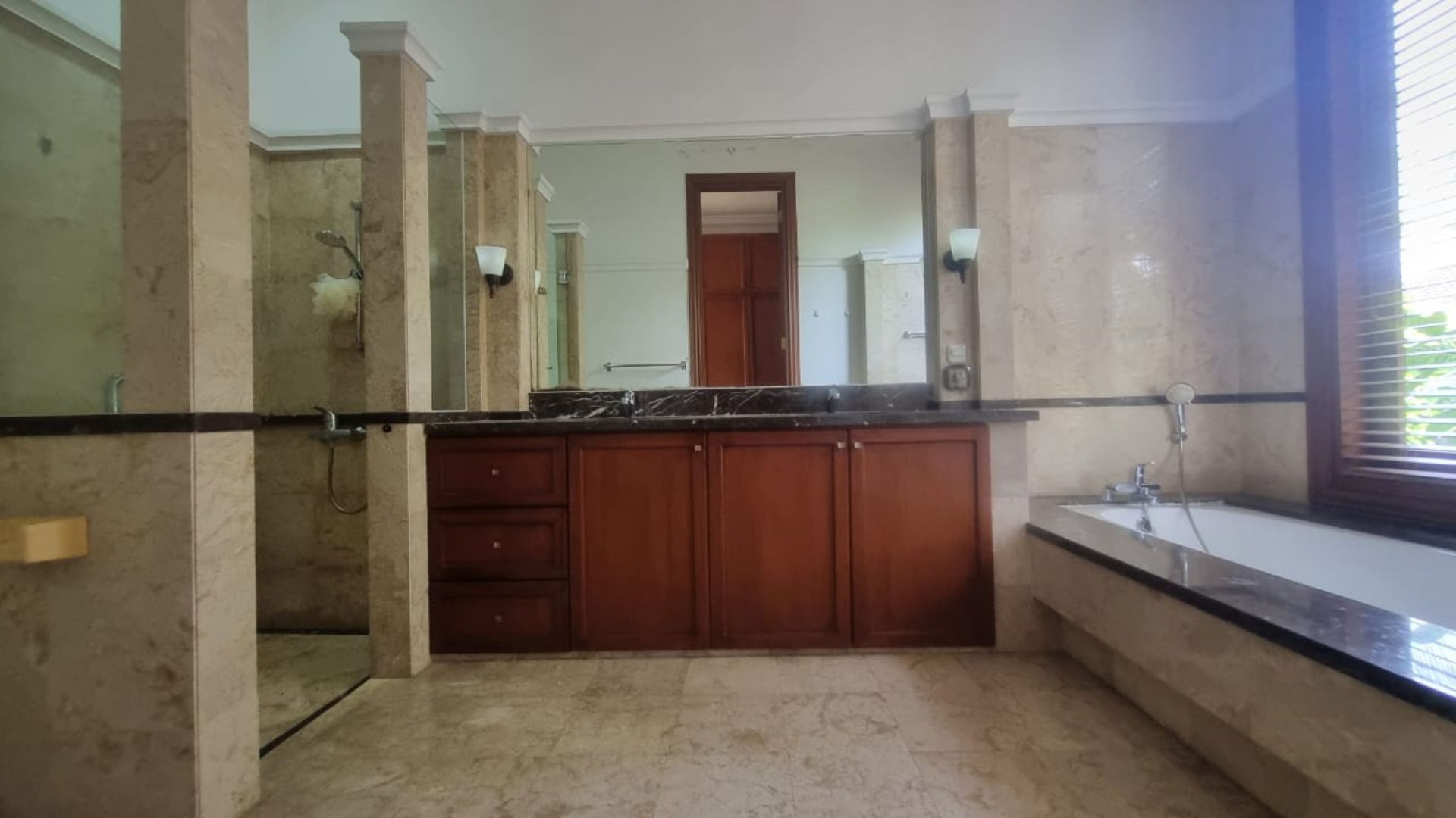 For Rent 5BR House South Jakarta Kebayoran Baru KBBR304